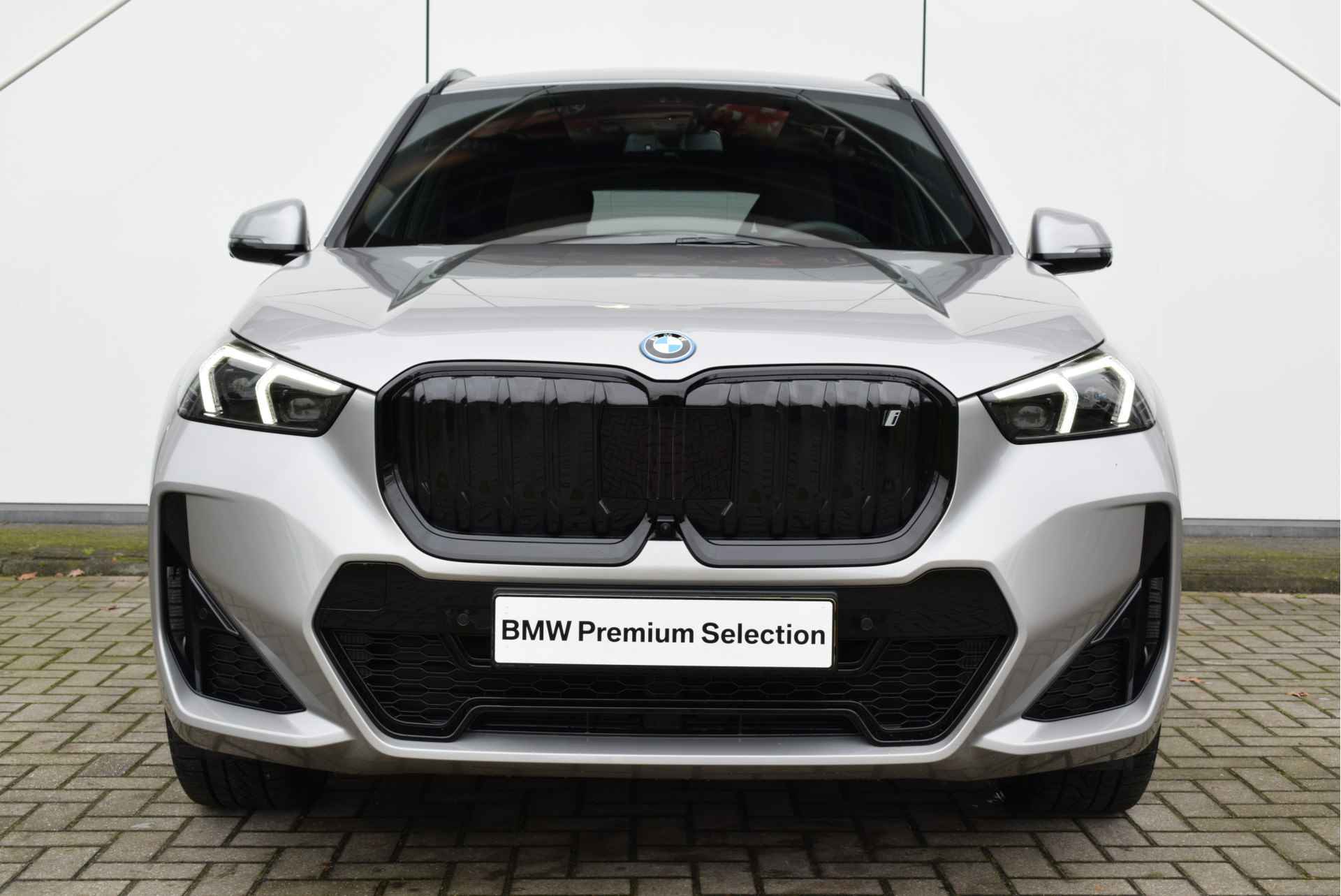 BMW iX1 xDrive30 High Executive M Sport 67 kWh / Sportstoelen / Adaptief M Onderstel / Parking Assistant Plus / Adaptieve LED / Memory Seats / Comfort Access / Harman-Kardon - 8/29