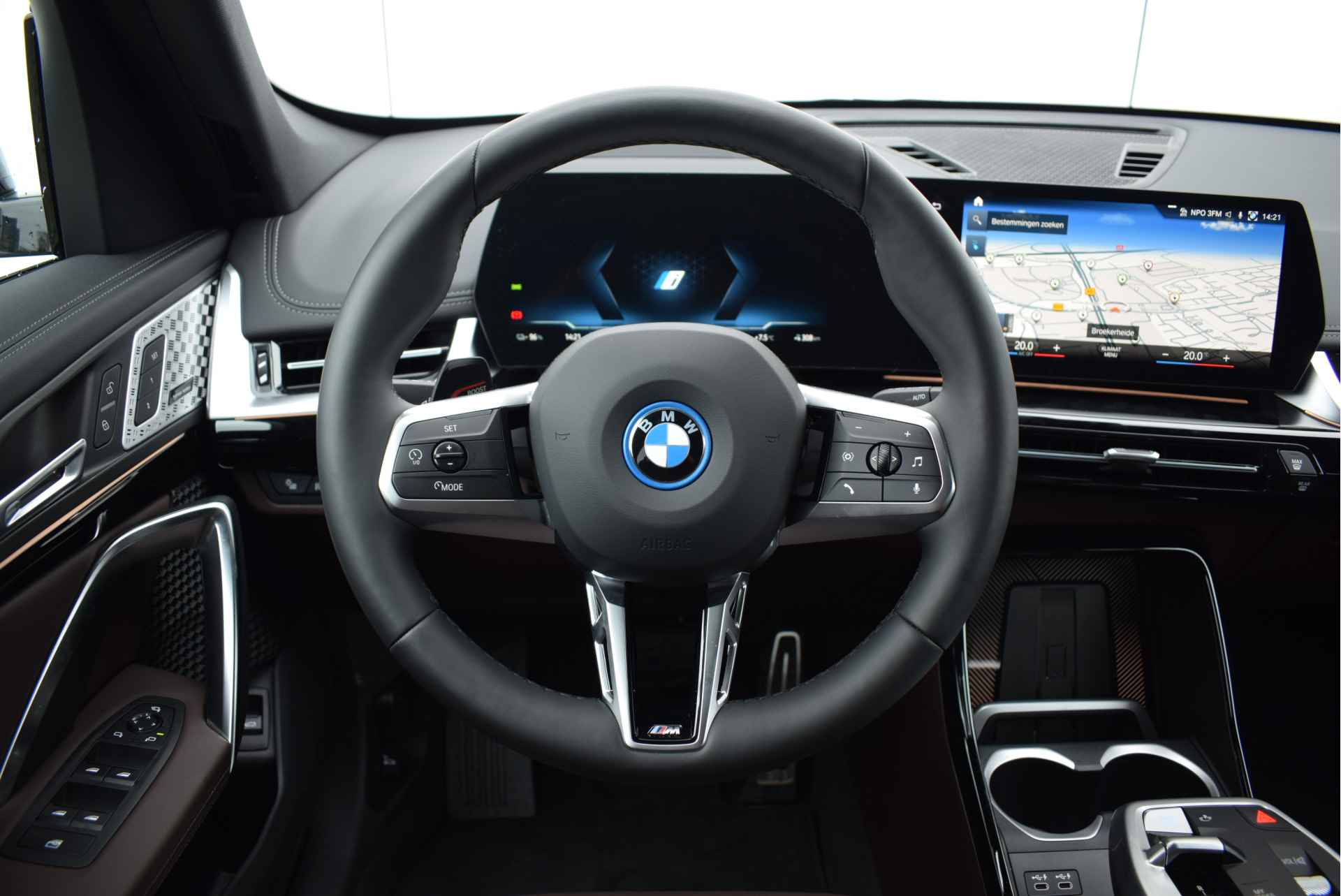 BMW iX1 xDrive30 High Executive M Sport 67 kWh / Sportstoelen / Adaptief M Onderstel / Parking Assistant Plus / Adaptieve LED / Memory Seats / Comfort Access / Harman-Kardon - 16/29