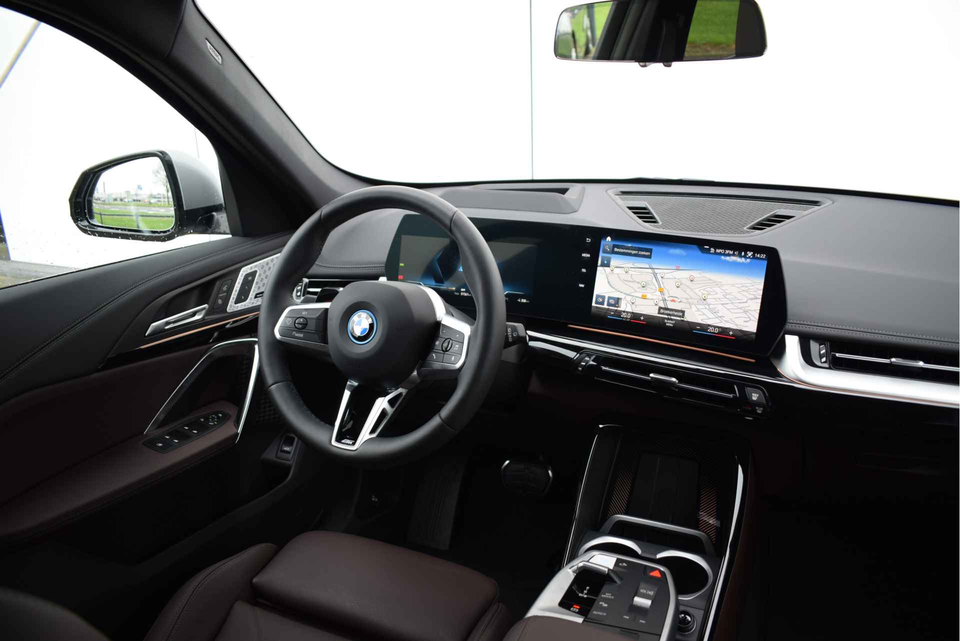 BMW iX1 xDrive30 High Executive M Sport 67 kWh / Sportstoelen / Adaptief M Onderstel / Parking Assistant Plus / Adaptieve LED / Memory Seats / Comfort Access / Harman-Kardon - 17/29