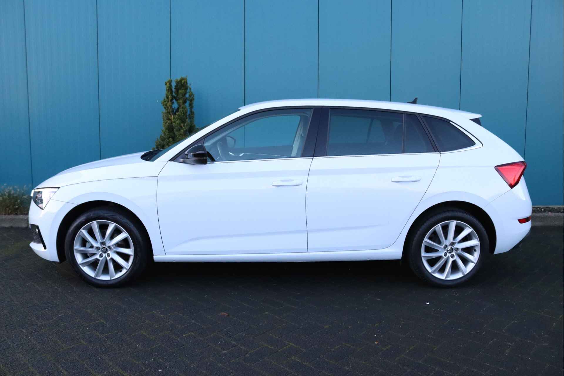 Škoda Scala 1.0 TSI First Edition ECC/CRUISE/LANE.ASSIST/STOELV./CARPLAY/LED/NAV VIA APP/BLUETOOTH/PDC/LMV - 5/48