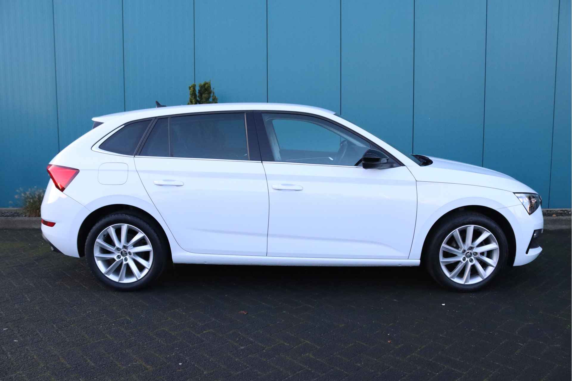 Škoda Scala 1.0 TSI First Edition ECC/CRUISE/LANE.ASSIST/STOELV./CARPLAY/LED/NAV VIA APP/BLUETOOTH/PDC/LMV - 6/48