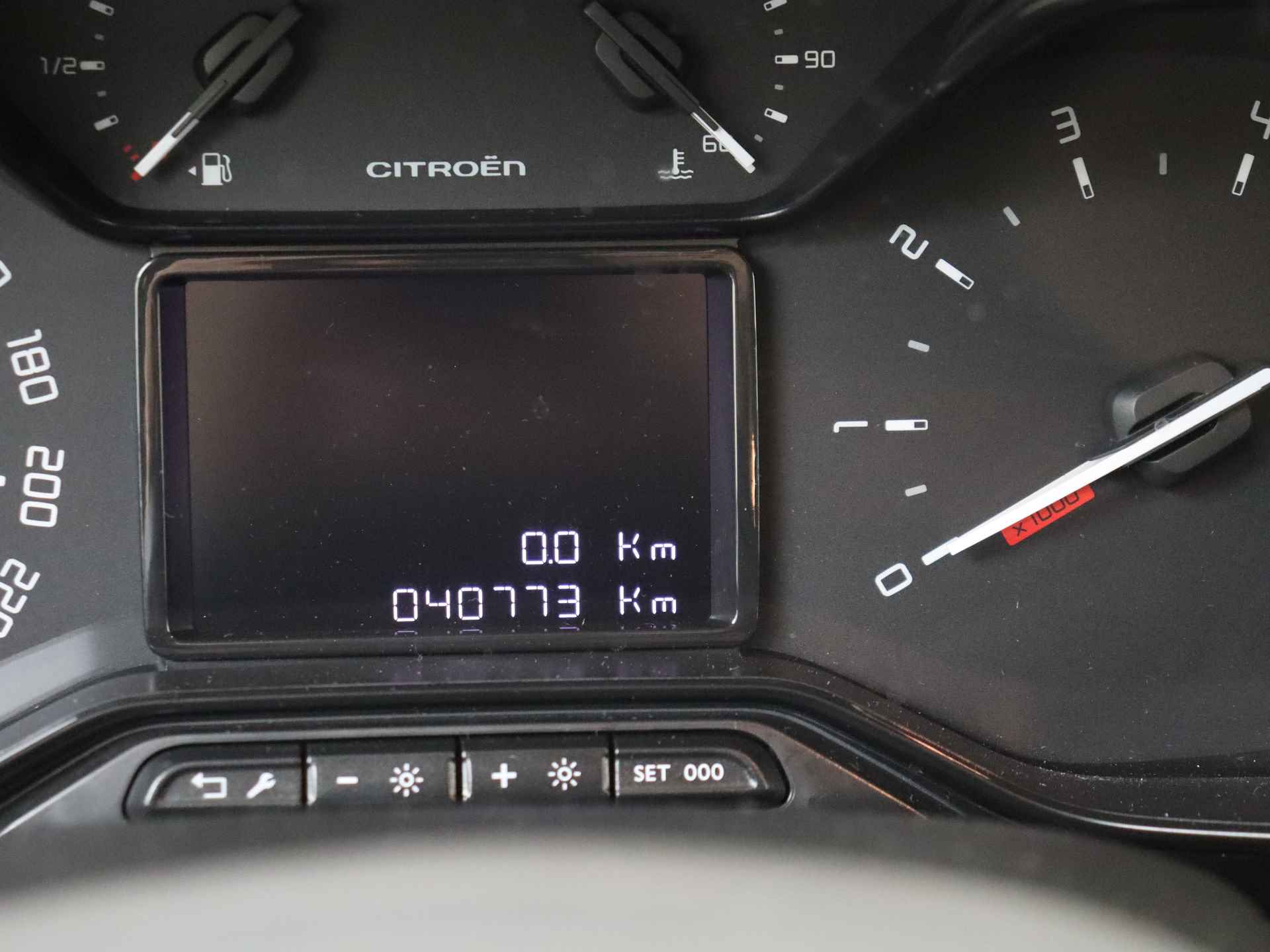 Citroën C3 Aircross 1.2 PureTech Feel Cruise Control | Navigatie | Regenen lichtsensor - 9/38