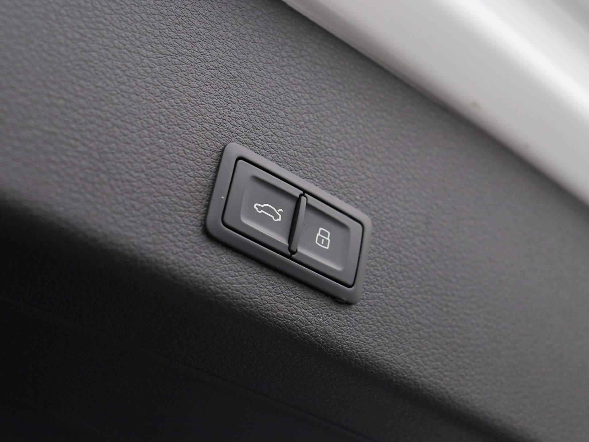 Audi e-tron e-tron 55 quattro advanced Pro Line Plus 95 kWh | Leder | LED Matrix | Bang&Olufsen | Head up display | Navigatie | Memory seats | Lichtmetalen velgen | Panoramadak |  Cruise control | 360 Camera | Parkeersensoren | Elektrische Kofferklep | - 15/53