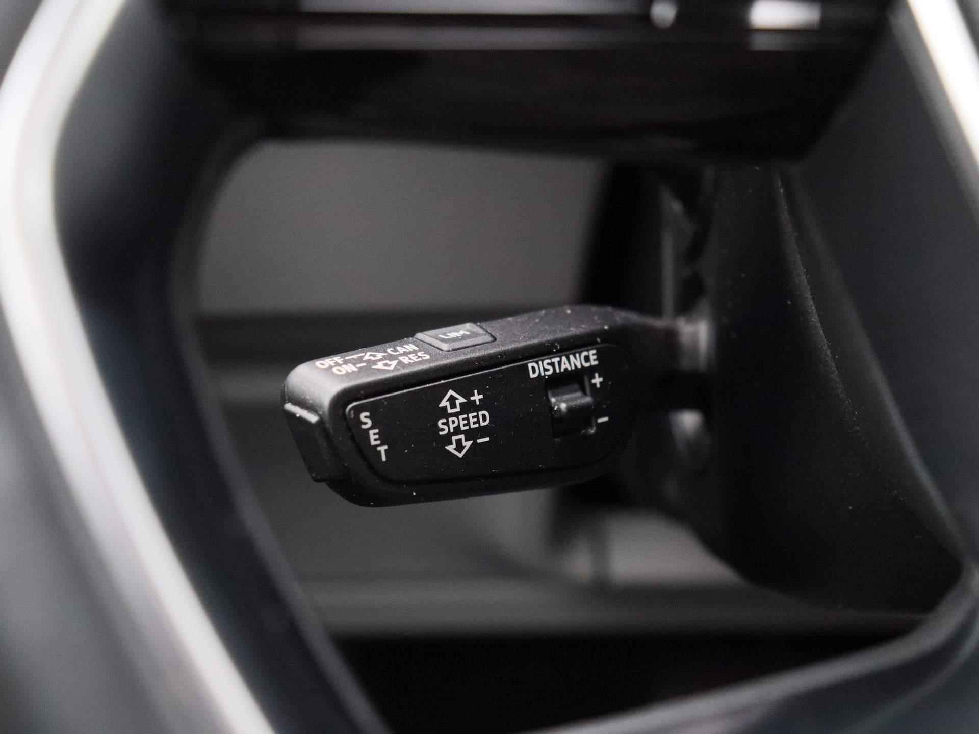 Audi e-tron e-tron 55 quattro advanced Pro Line Plus 95 kWh | Leder | LED Matrix | Bang&Olufsen | Head up display | Navigatie | Memory seats | Lichtmetalen velgen | Panoramadak |  Cruise control | 360 Camera | Parkeersensoren | Elektrische Kofferklep | - 24/53
