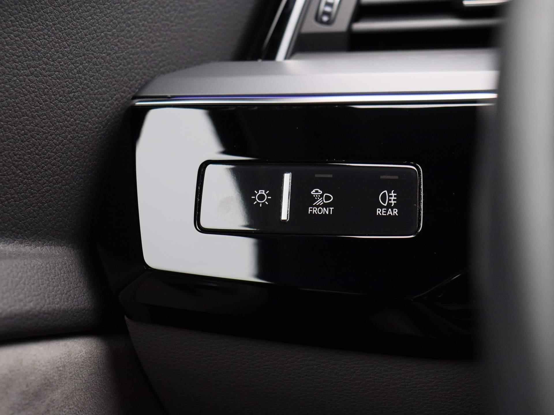 Audi e-tron e-tron 55 quattro advanced Pro Line Plus 95 kWh | Leder | LED Matrix | Bang&Olufsen | Head up display | Navigatie | Memory seats | Lichtmetalen velgen | Panoramadak |  Cruise control | 360 Camera | Parkeersensoren | Elektrische Kofferklep | - 26/53