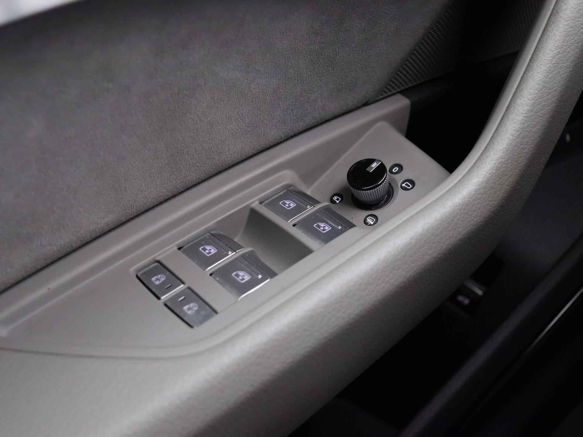 Audi e-tron e-tron 55 quattro advanced Pro Line Plus 95 kWh | Leder | LED Matrix | Bang&Olufsen | Head up display | Navigatie | Memory seats | Lichtmetalen velgen | Panoramadak |  Cruise control | 360 Camera | Parkeersensoren | Elektrische Kofferklep | - 30/53