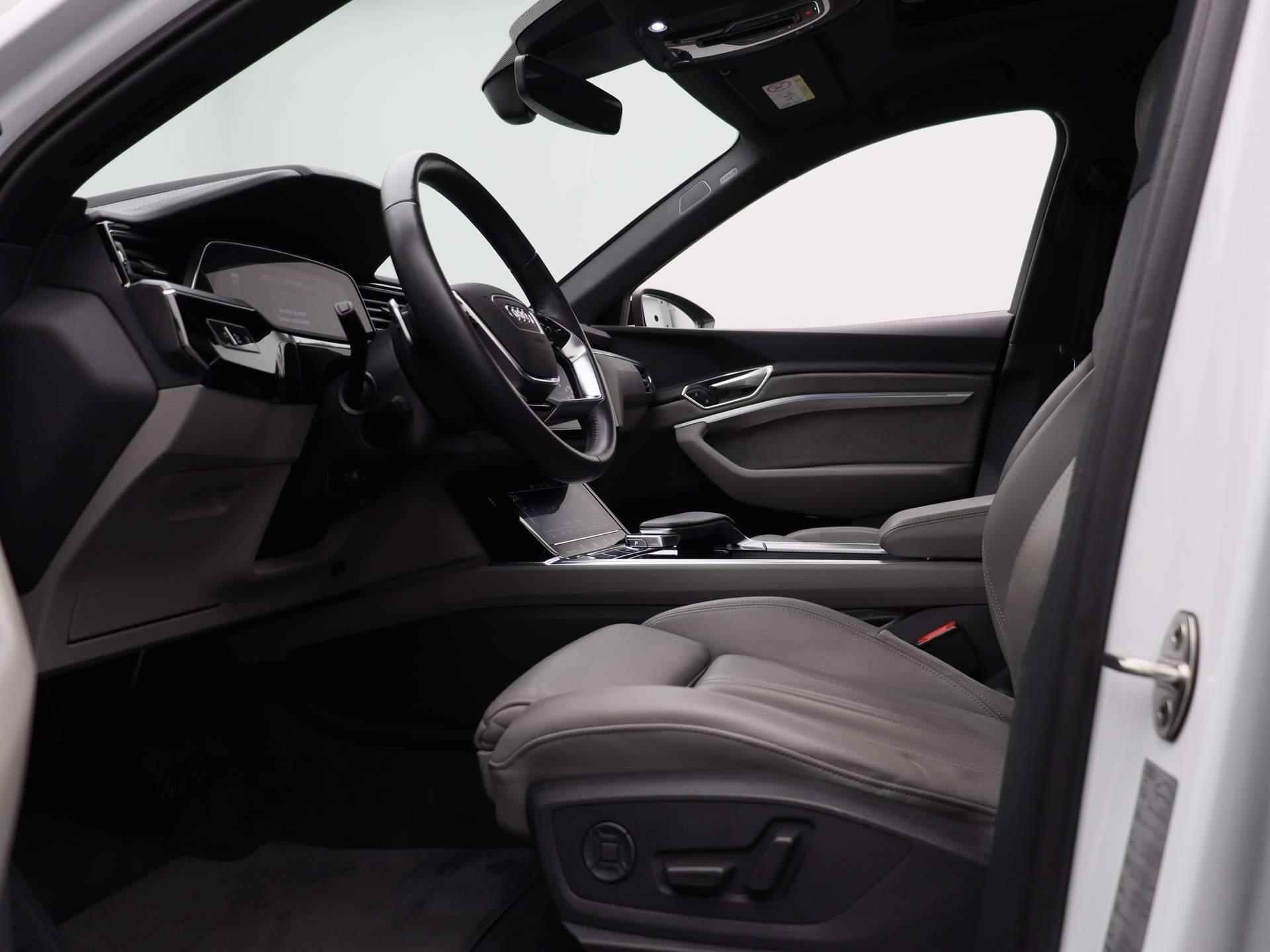 Audi e-tron e-tron 55 quattro advanced Pro Line Plus 95 kWh | Leder | LED Matrix | Bang&Olufsen | Head up display | Navigatie | Memory seats | Lichtmetalen velgen | Panoramadak |  Cruise control | 360 Camera | Parkeersensoren | Elektrische Kofferklep | - 42/53