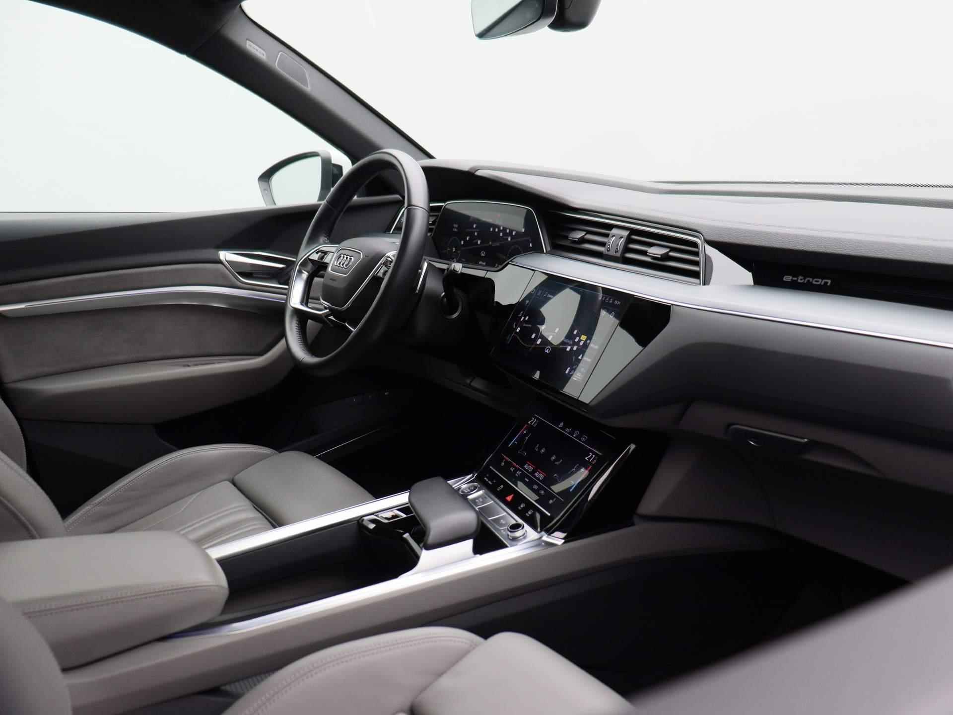 Audi e-tron e-tron 55 quattro advanced Pro Line Plus 95 kWh | Leder | LED Matrix | Bang&Olufsen | Head up display | Navigatie | Memory seats | Lichtmetalen velgen | Panoramadak |  Cruise control | 360 Camera | Parkeersensoren | Elektrische Kofferklep | - 44/53
