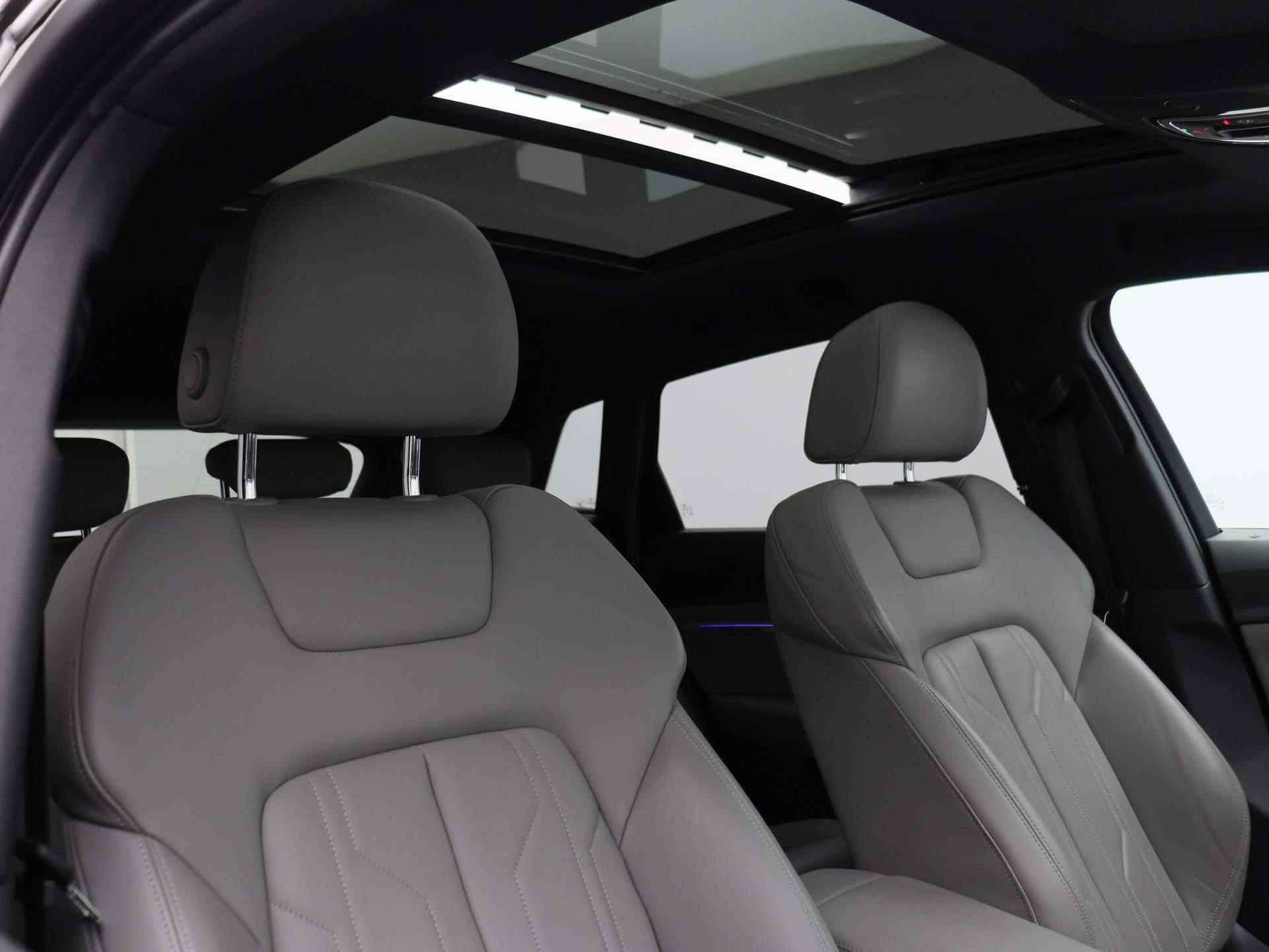 Audi e-tron e-tron 55 quattro advanced Pro Line Plus 95 kWh | Leder | LED Matrix | Bang&Olufsen | Head up display | Navigatie | Memory seats | Lichtmetalen velgen | Panoramadak |  Cruise control | 360 Camera | Parkeersensoren | Elektrische Kofferklep | - 45/53