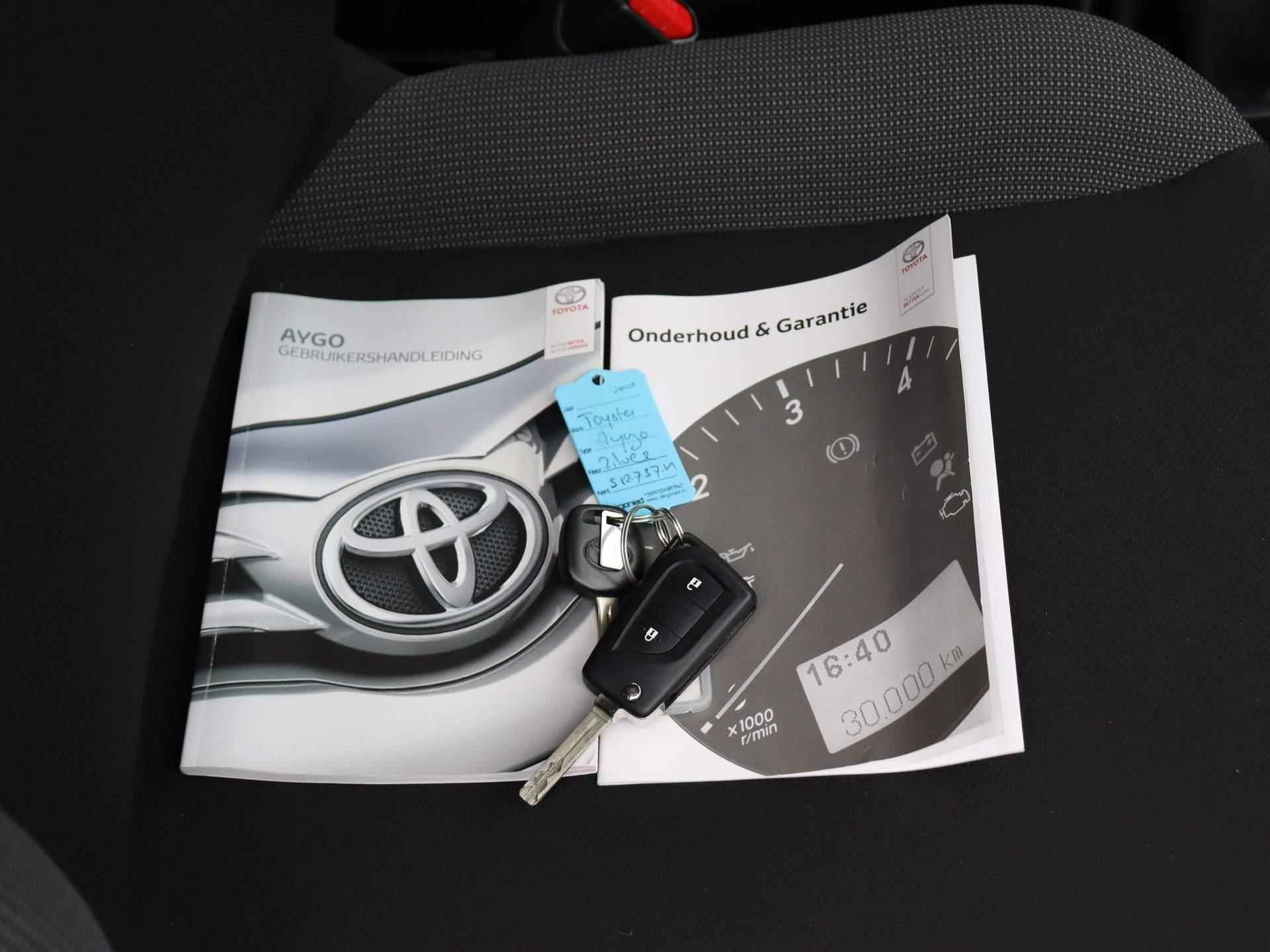 Toyota Aygo 1.0 VVT-i x-fun | Licht metalen velgen | Airco | Cruise control | Bluetooth | Elektrische ramen | - 4/35