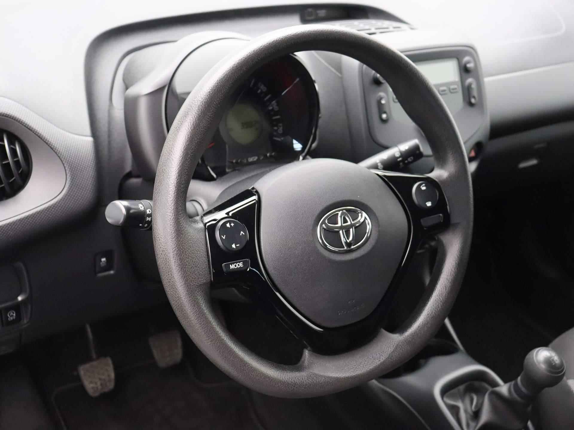 Toyota Aygo 1.0 VVT-i x-fun | Licht metalen velgen | Airco | Cruise control | Bluetooth | Elektrische ramen | - 14/35