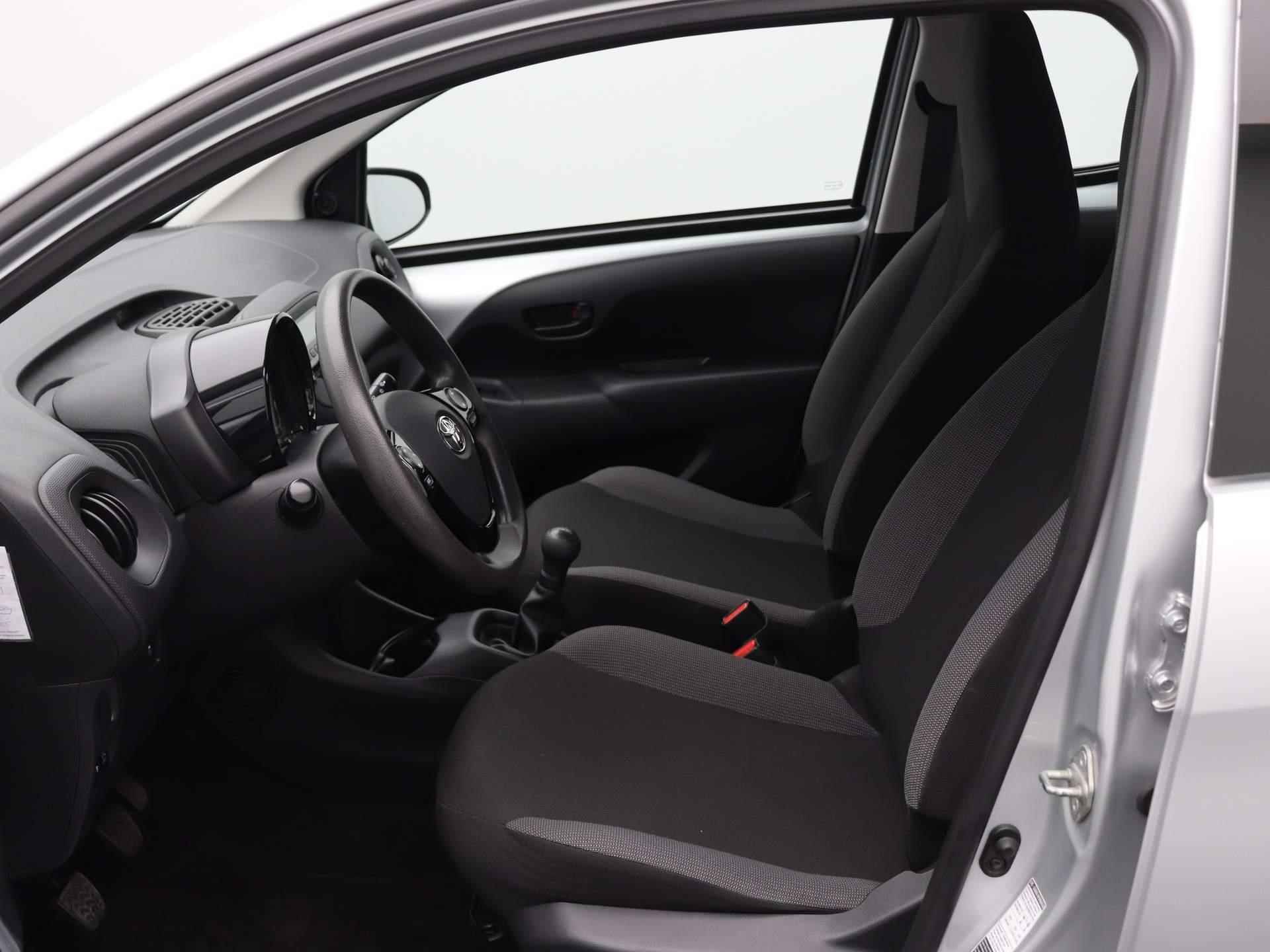 Toyota Aygo 1.0 VVT-i x-fun | Licht metalen velgen | Airco | Cruise control | Bluetooth | Elektrische ramen | - 16/35