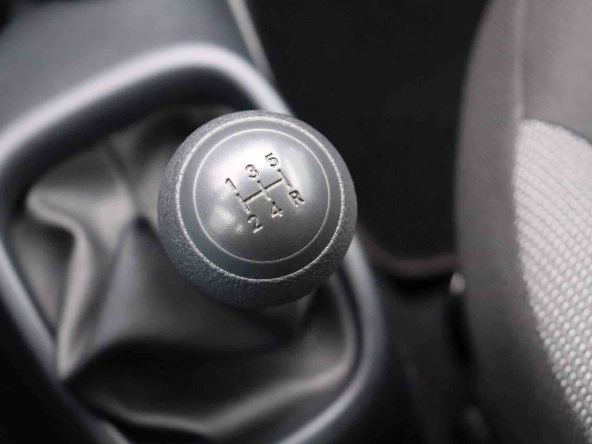 Toyota Aygo 1.0 VVT-i x-fun | Licht metalen velgen | Airco | Cruise control | Bluetooth | Elektrische ramen | - 19/35