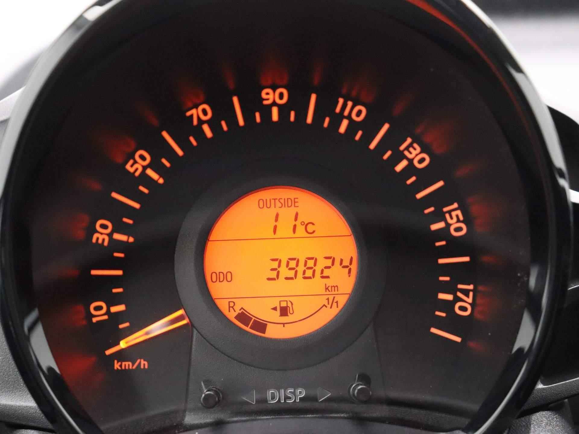 Toyota Aygo 1.0 VVT-i x-fun | Licht metalen velgen | Airco | Cruise control | Bluetooth | Elektrische ramen | - 26/35