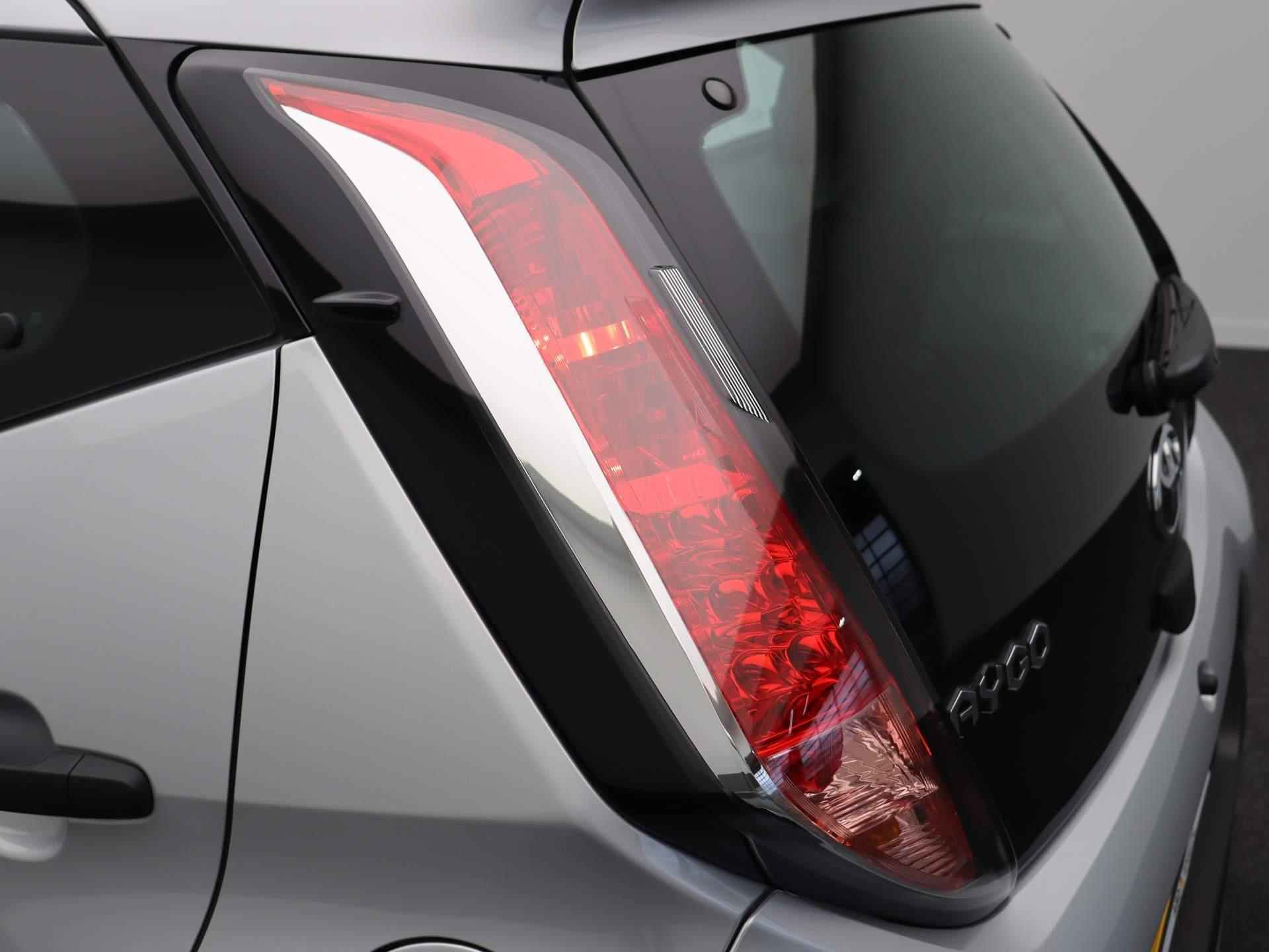 Toyota Aygo 1.0 VVT-i x-fun | Licht metalen velgen | Airco | Cruise control | Bluetooth | Elektrische ramen | - 27/35