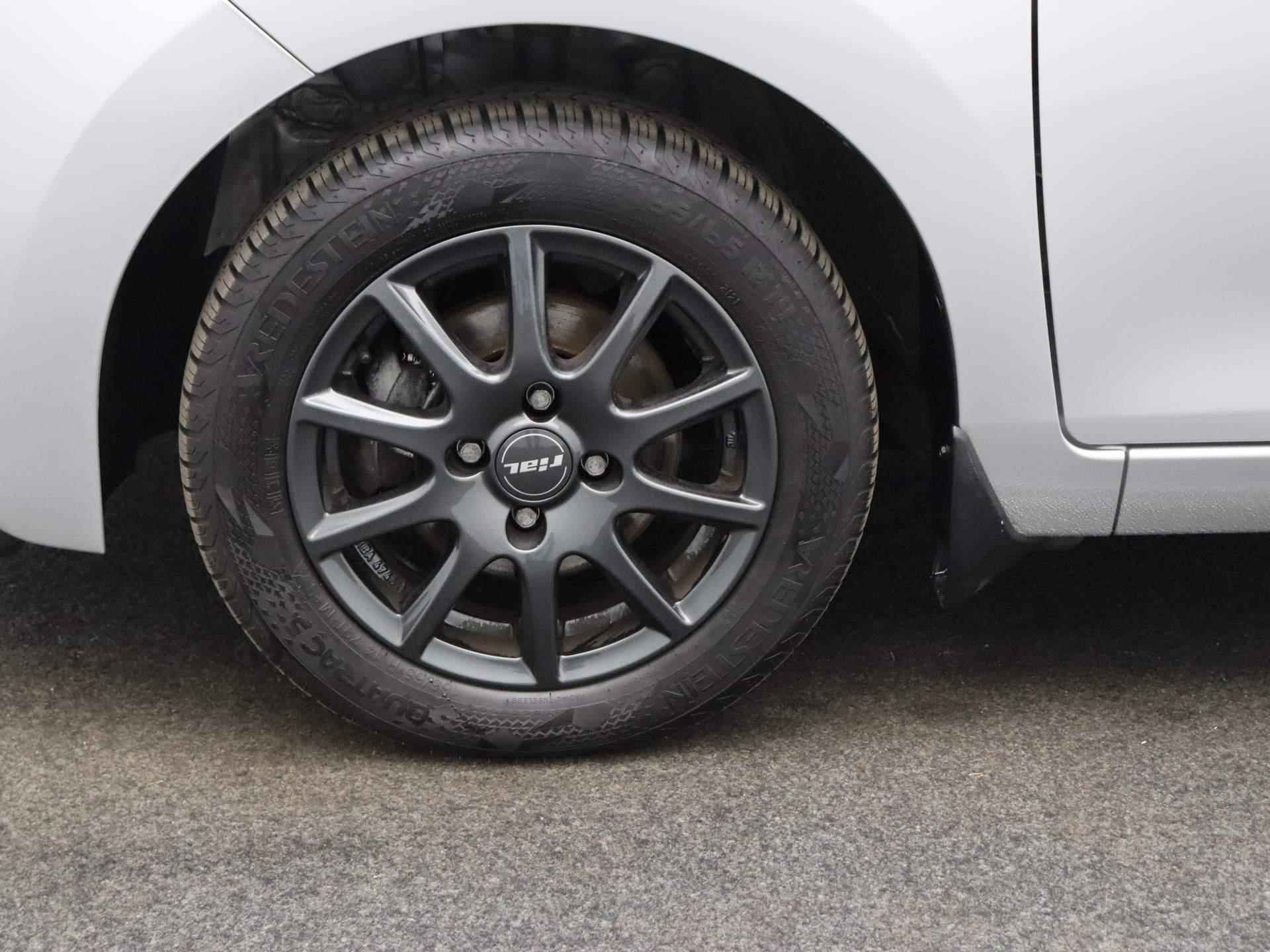 Toyota Aygo 1.0 VVT-i x-fun | Licht metalen velgen | Airco | Cruise control | Bluetooth | Elektrische ramen | - 28/35