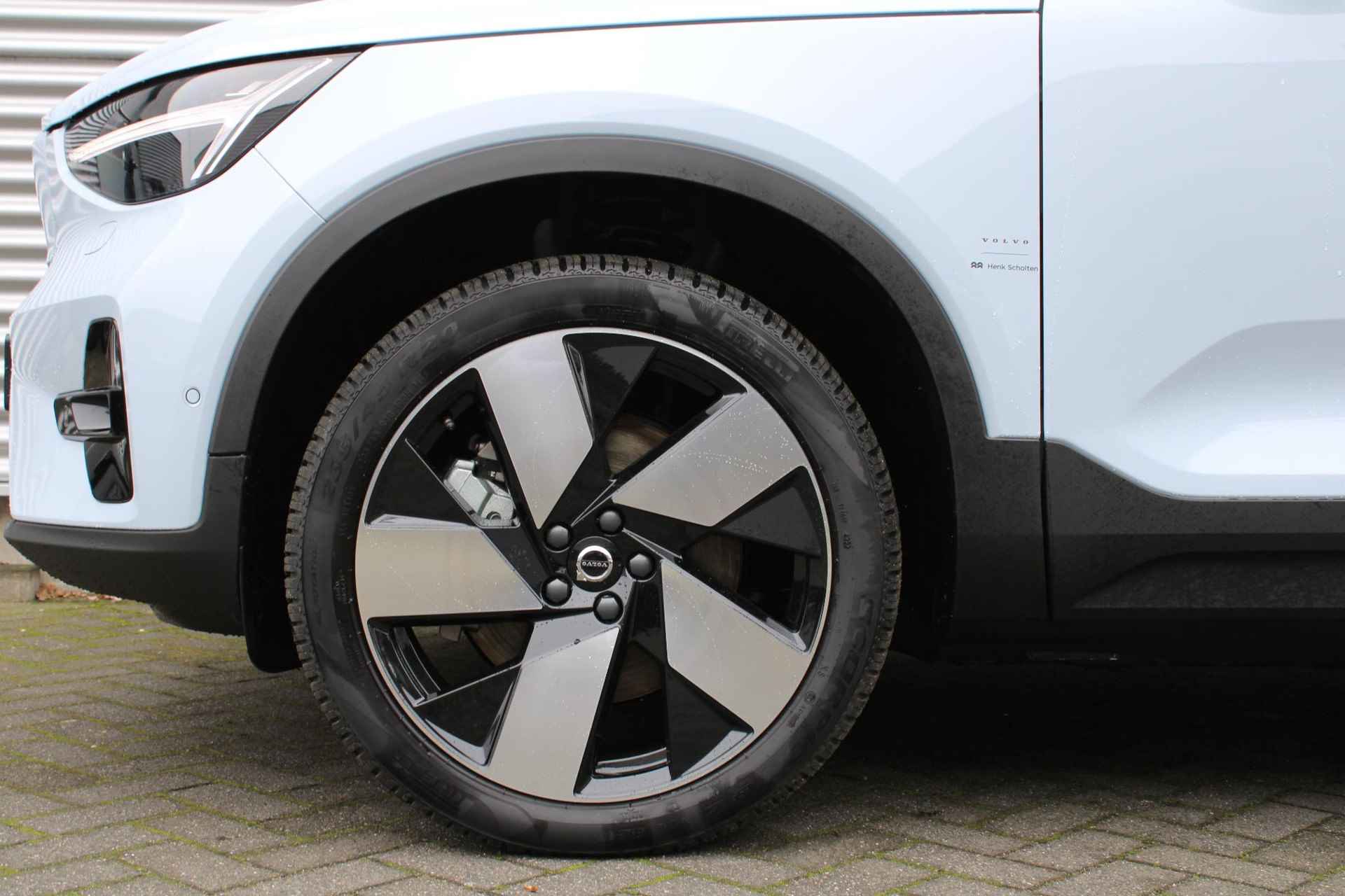 Volvo C40 Single Motor Extended Range Ultimate 82 kWh, Panoramadak, Harman/Kardon Premium Geluidssysteem, Trekhaak Semi Elektrisch, Power Seats Met Geheugen, 20" Lichtmetalen Velgen, Extra Getint Glas, Elektrisch Bedienbare Achterklep, Keyless Entry, BLIS Dodehoekdetectie, Adaptieve Cruise Control Met Stuurhulp - 8/27