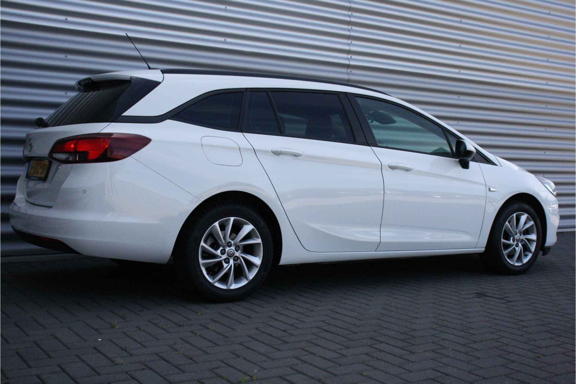 Opel Astra SPORTS TOURER 1.2 TURBO 110PK EDITION+ / NAVI / CLIMA / LED / AGR / PDC / 16" LMV / CAMERA / BLUETOOTH / CRUISECONTROL / NIEUWST - 7/37