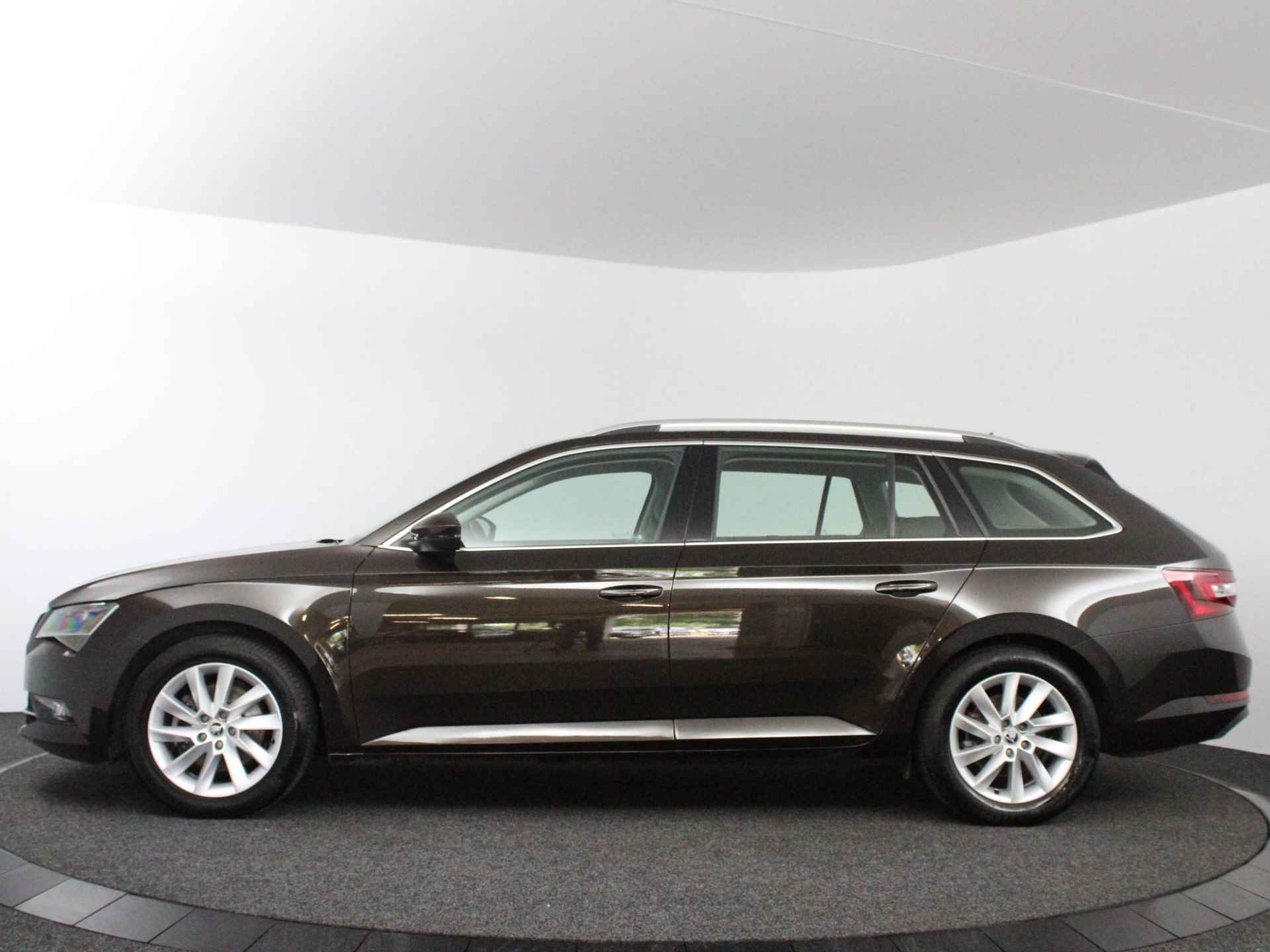 Skoda Superb Combi 1.5 TSI DSG Business Edition | Navigatie | Clima | Led | - 9/53