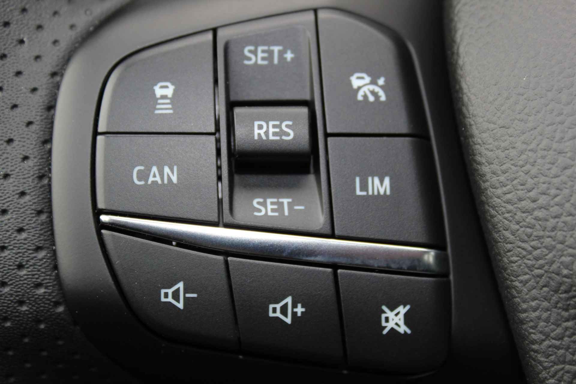 Ford Focus Hatchback 1.0-125pk EcoBoost Hybrid ST Line. Garantie t/m 02-03-2027 ! Slechts 7.100km ! Volautm. airco, metallic lak, navigatie, telefoonvoorb., B&O soundsyst., stoel-, stuur- en voorraamverwarming, side- en laneassist, camera, LM wielen, deurbescherming, LED verlic - 16/48