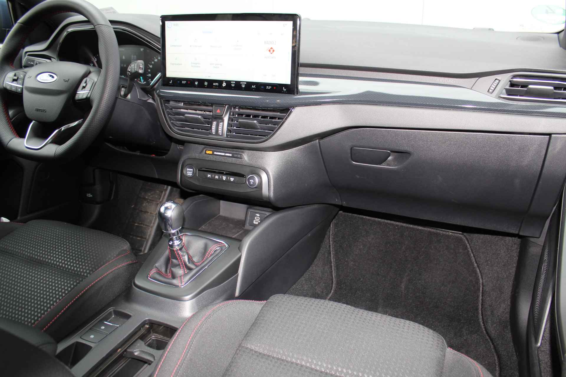 Ford Focus Hatchback 1.0-125pk EcoBoost Hybrid ST Line. Garantie t/m 02-03-2027 ! Slechts 7.100km ! Volautm. airco, metallic lak, navigatie, telefoonvoorb., B&O soundsyst., stoel-, stuur- en voorraamverwarming, side- en laneassist, camera, LM wielen, deurbescherming, LED verlic - 39/48