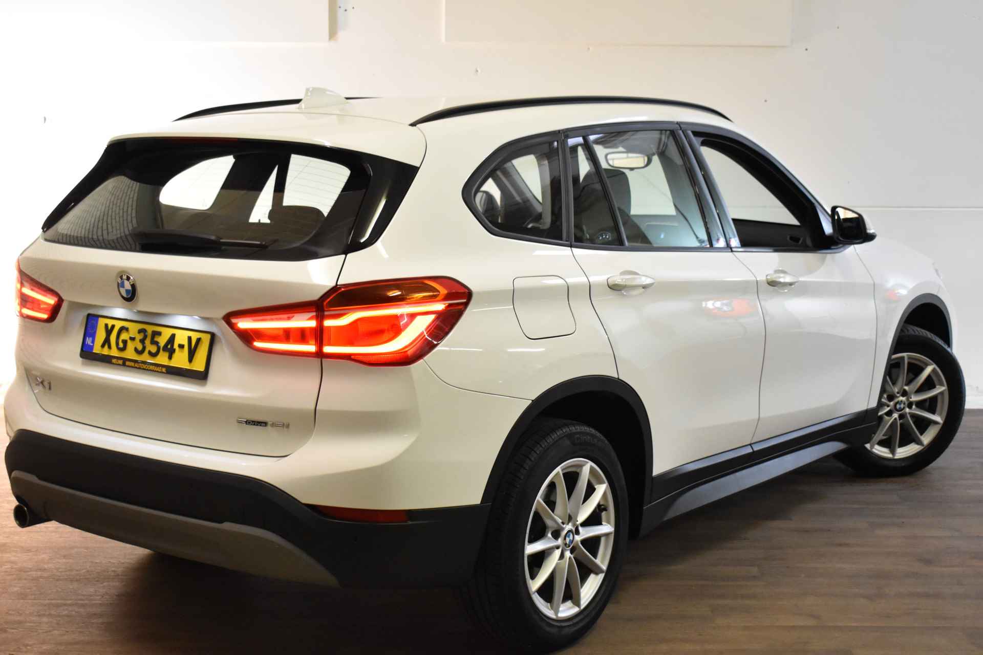 BMW X1 18IA 140PK AUT. EXECUTIVE NAVI/LED/PDC - 3/31