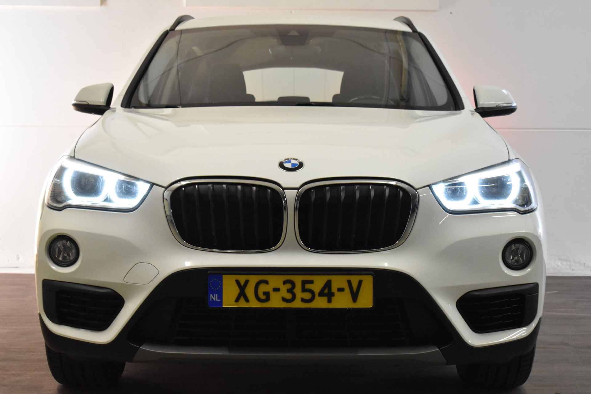 BMW X1 18IA 140PK AUT. EXECUTIVE NAVI/LED/PDC - 5/31