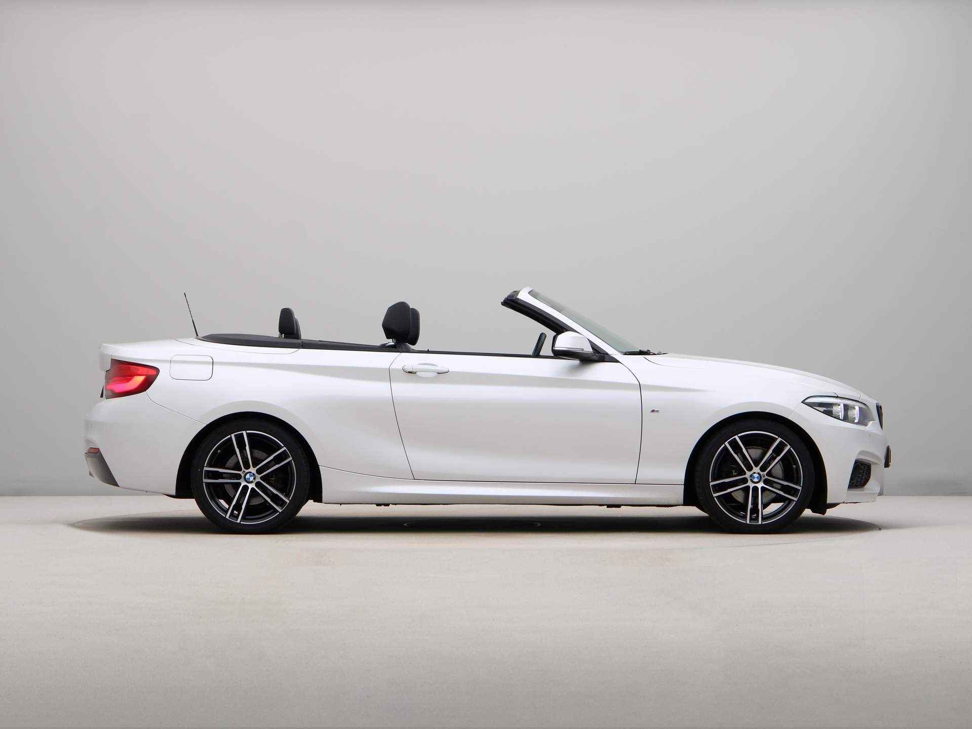 BMW 2 Serie Cabrio 220i High Executive M Sport - 11/30