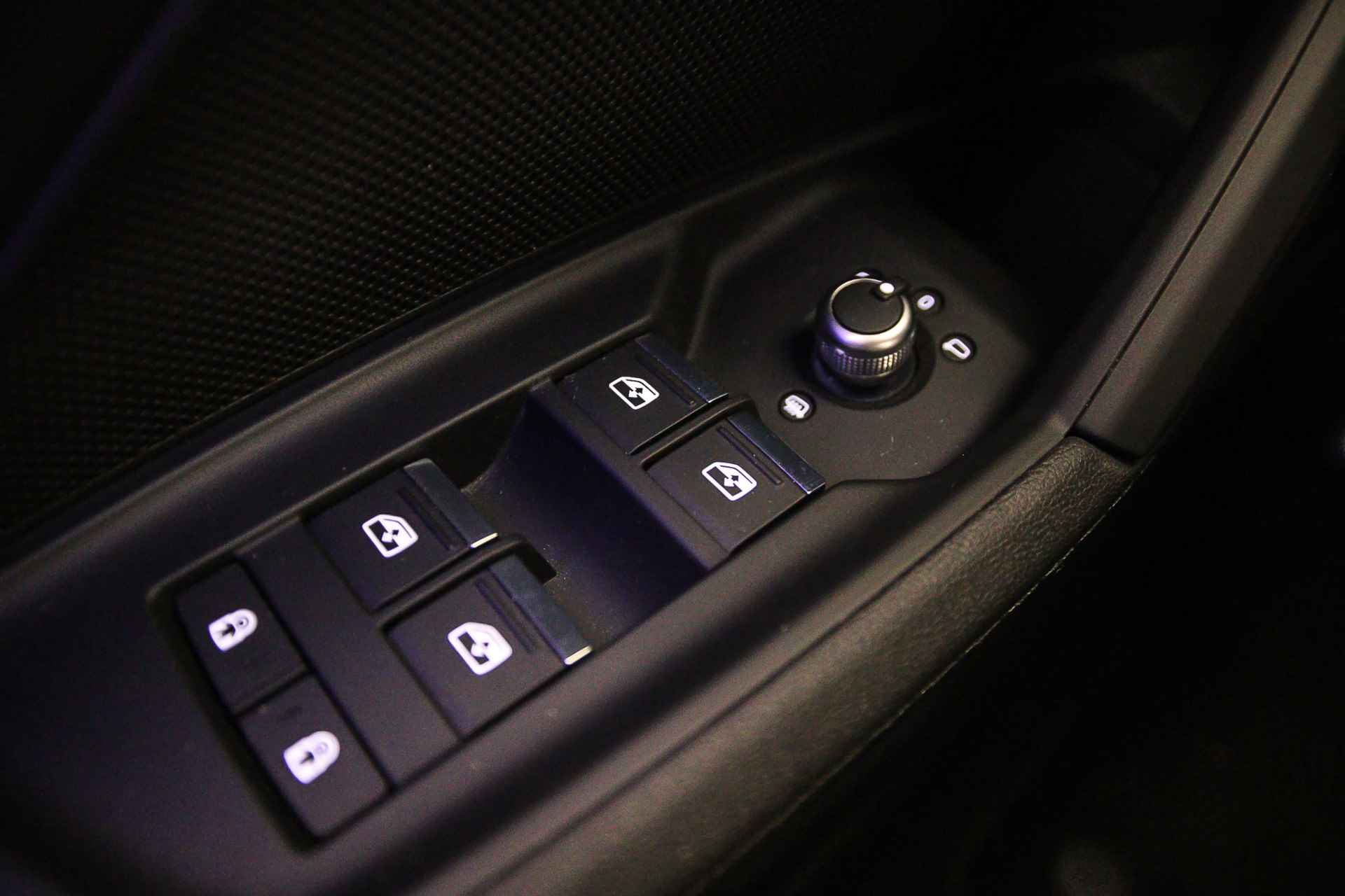 Audi A3 Sportback S Edition 30 TDI 116pk | 18 inch | S-Line | Full LED | Sfeerverlichting | Navi | Apple CarPlay | Afgevlakt Stuurwiel | - 12/46