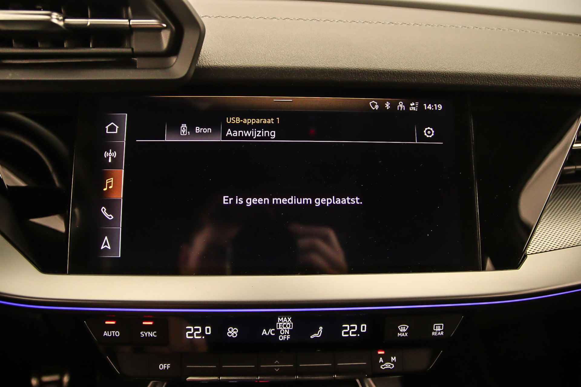 Audi A3 Sportback S Edition 30 TDI 116pk | 18 inch | S-Line | Full LED | Sfeerverlichting | Navi | Apple CarPlay | Afgevlakt Stuurwiel | - 25/46