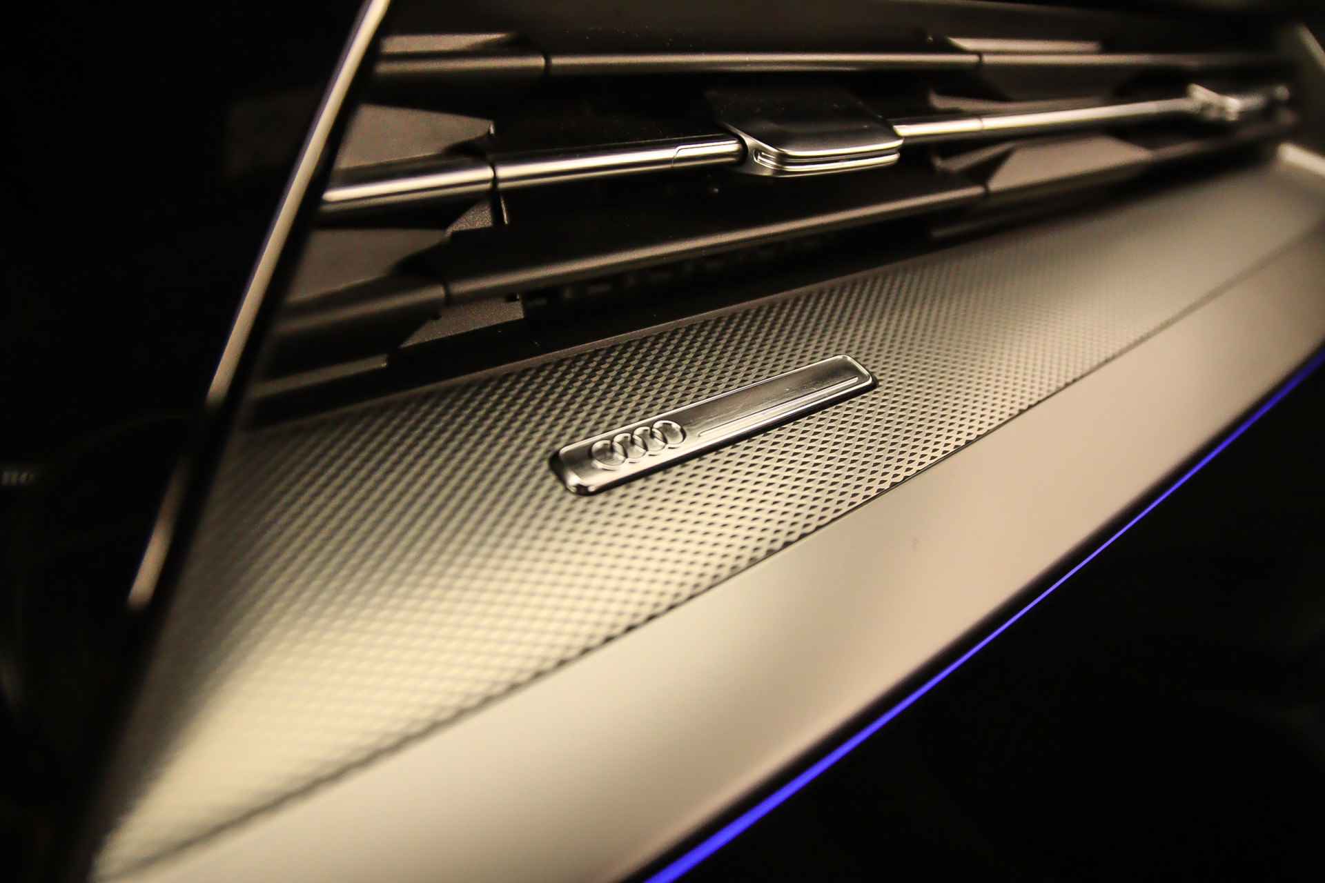 Audi A3 Sportback S Edition 30 TDI 116pk | 18 inch | S-Line | Full LED | Sfeerverlichting | Navi | Apple CarPlay | Afgevlakt Stuurwiel | - 34/46