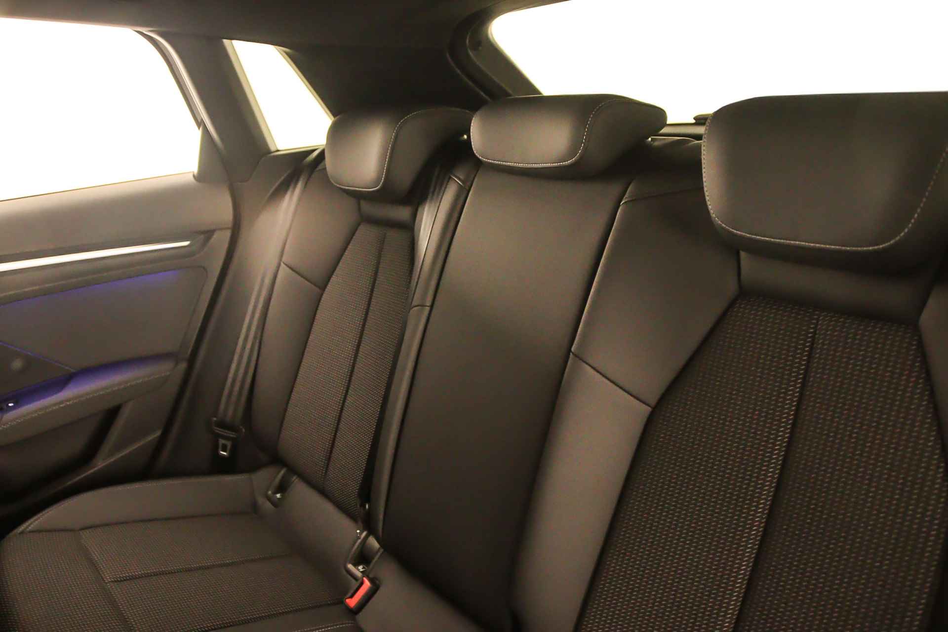 Audi A3 Sportback S Edition 30 TDI 116pk | 18 inch | S-Line | Full LED | Sfeerverlichting | Navi | Apple CarPlay | Afgevlakt Stuurwiel | - 38/46