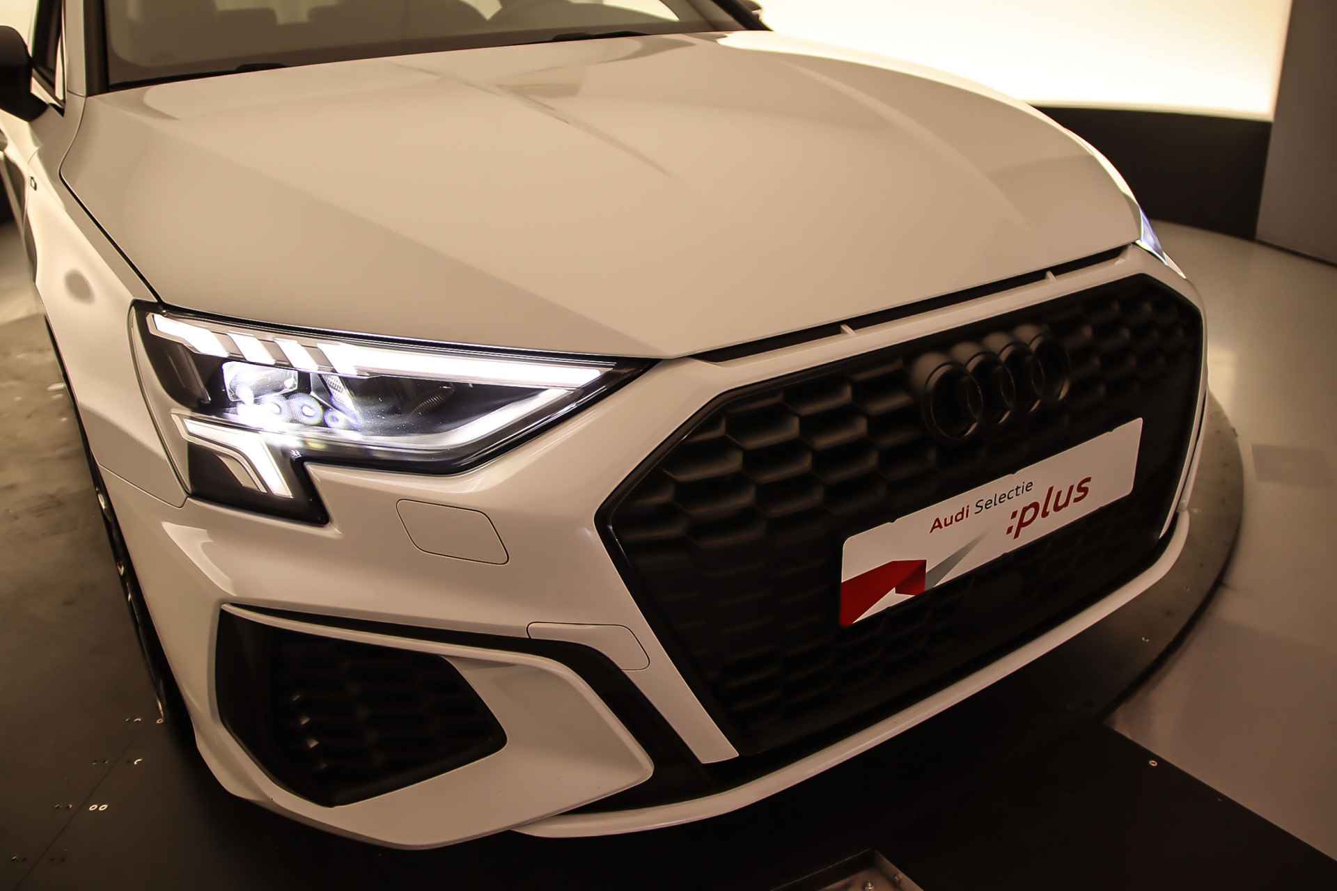 Audi A3 Sportback S Edition 30 TDI 116pk | 18 inch | S-Line | Full LED | Sfeerverlichting | Navi | Apple CarPlay | Afgevlakt Stuurwiel | - 46/46