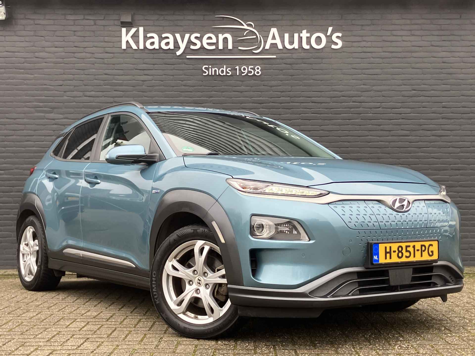 Hyundai KONA EV Premium 64 kWh | dealer onderhouden | leder | navigatie | stoel/stuurverw. | adapt. cruise | trekhaak | incl. zomerset - 4/40