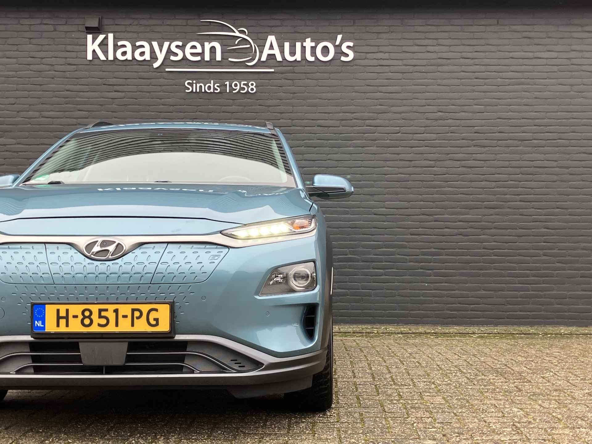 Hyundai KONA EV Premium 64 kWh | dealer onderhouden | leder | navigatie | stoel/stuurverw. | adapt. cruise | trekhaak | incl. zomerset - 10/40