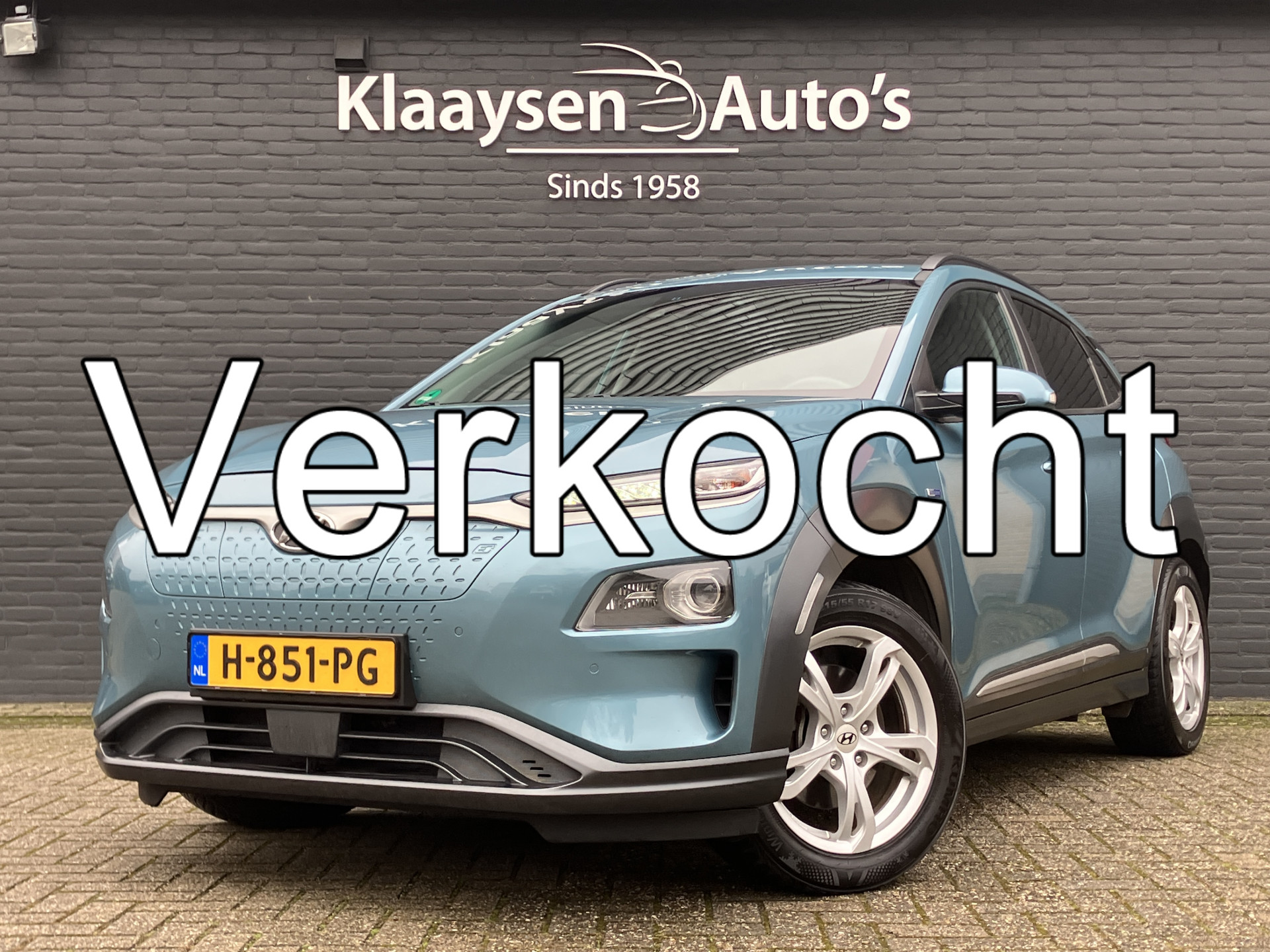 Hyundai KONA EV Premium 64 kWh | dealer onderhouden | leder | navigatie | stoel/stuurverw. | adapt. cruise | trekhaak | incl. zomerset