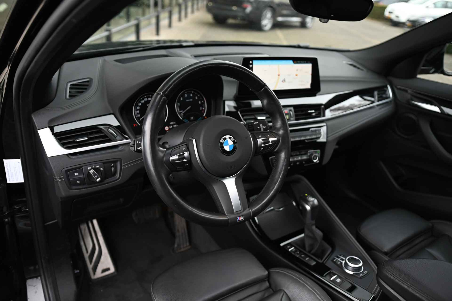 BMW X2 xDrive25e High Executive M Sport Automaat / Panoramadak / Achteruitrijcamera / Sportstoelen / Head-Up / Navigatie Plus / Park Assistant / Stuurverwarming - 24/30