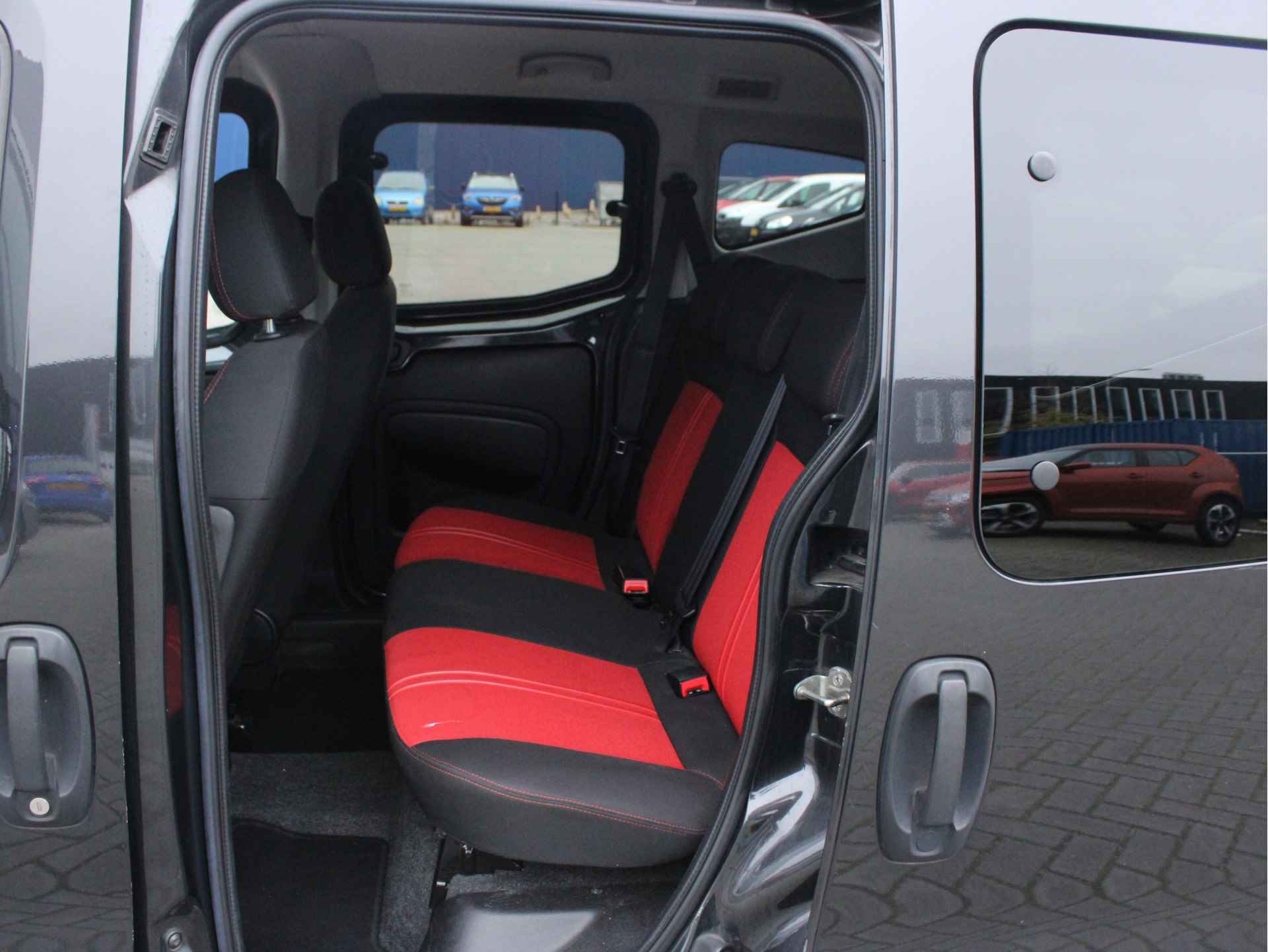 Fiat Qubo 1.4 MyLife 5-Zits Trekhaak, 2 Zijschuifdeuren met Ruiten, Parkeersensoren Achter, Airco, Radio - 26/28