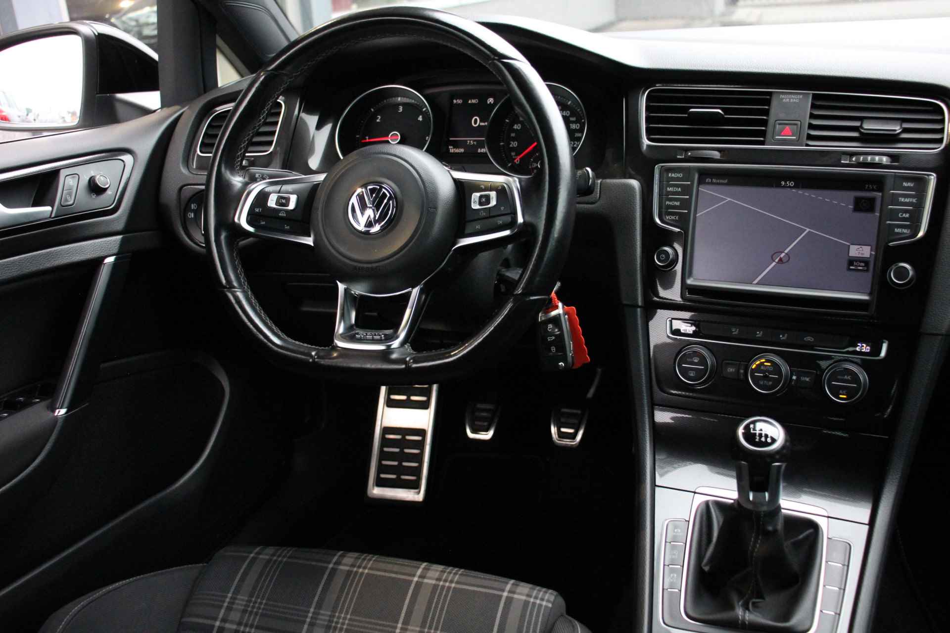 Volkswagen Golf 2.0 TDI GTD | Pano. | Cruise | Navi | - 7/34