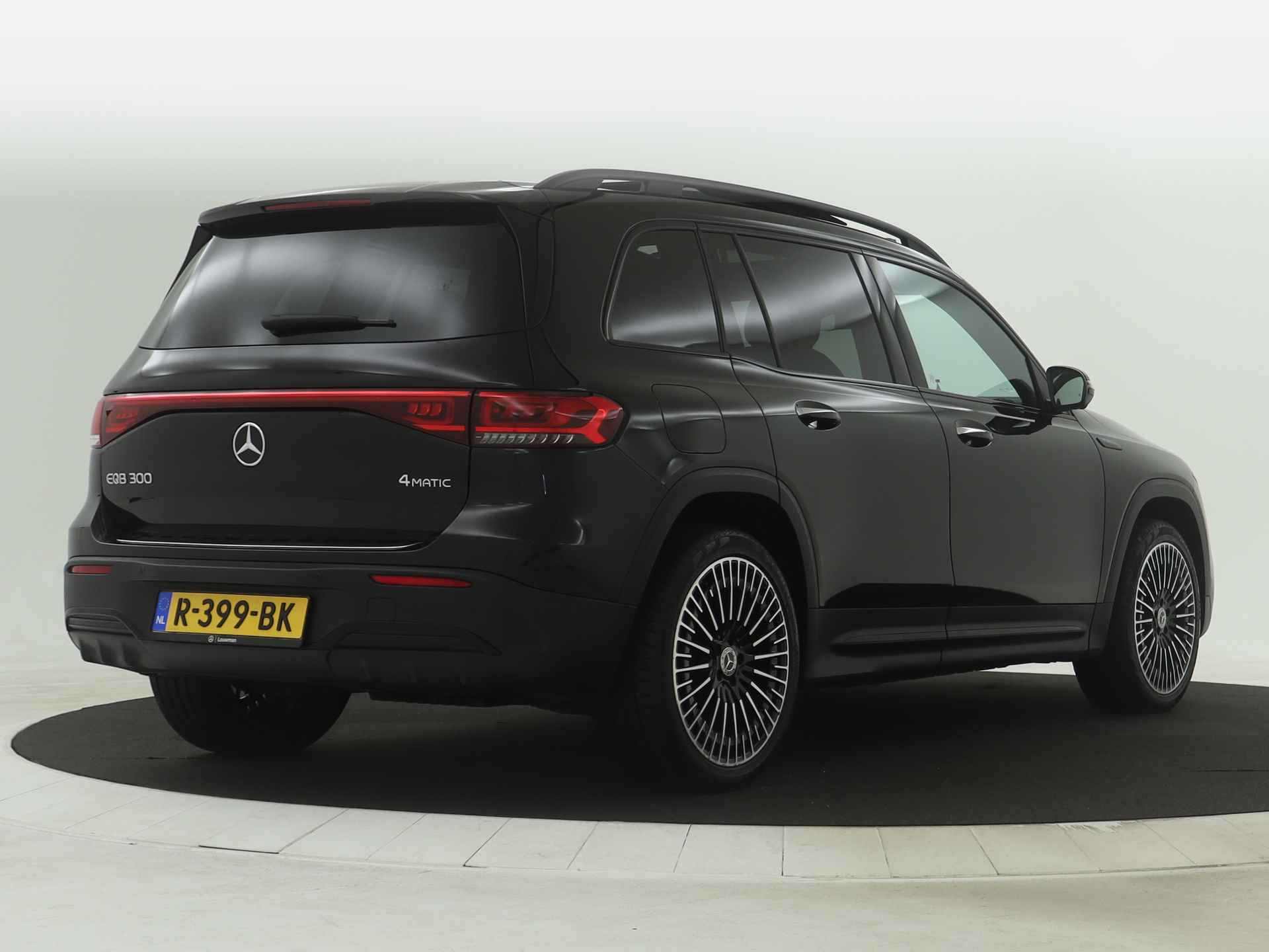 Mercedes-Benz EQB 300 4MATIC AMG Line 67 kWh | Panoramadak | Head-up Display | 360 Camera | Navigatie | Stoelgeheugen | | Inclusief 24 maanden Mercedes-Benz Certified garantie voor Europa. - 3/44
