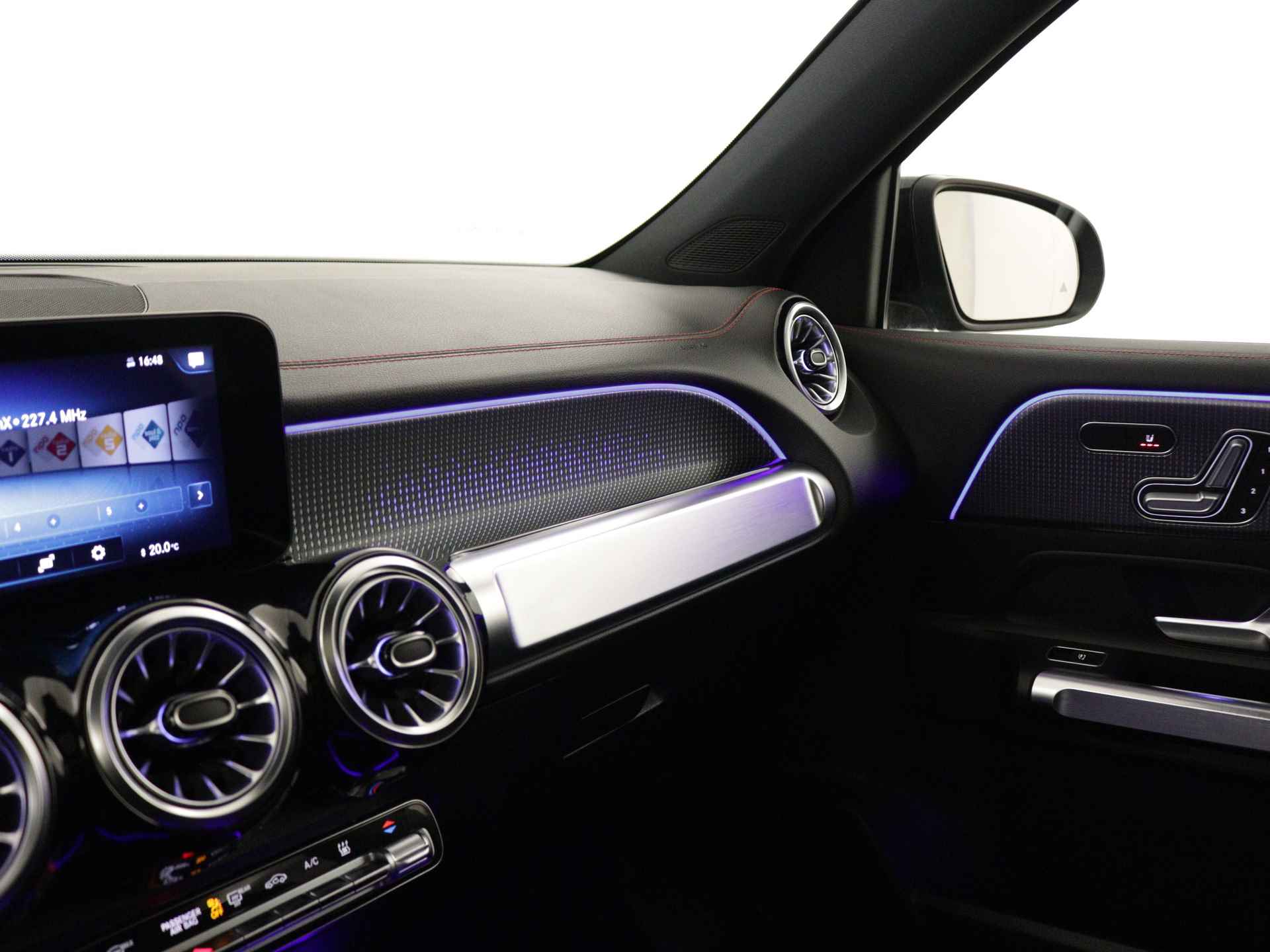 Mercedes-Benz EQB 300 4MATIC AMG Line 67 kWh | Panoramadak | Head-up Display | 360 Camera | Navigatie | Stoelgeheugen | | Inclusief 24 maanden Mercedes-Benz Certified garantie voor Europa. - 8/44