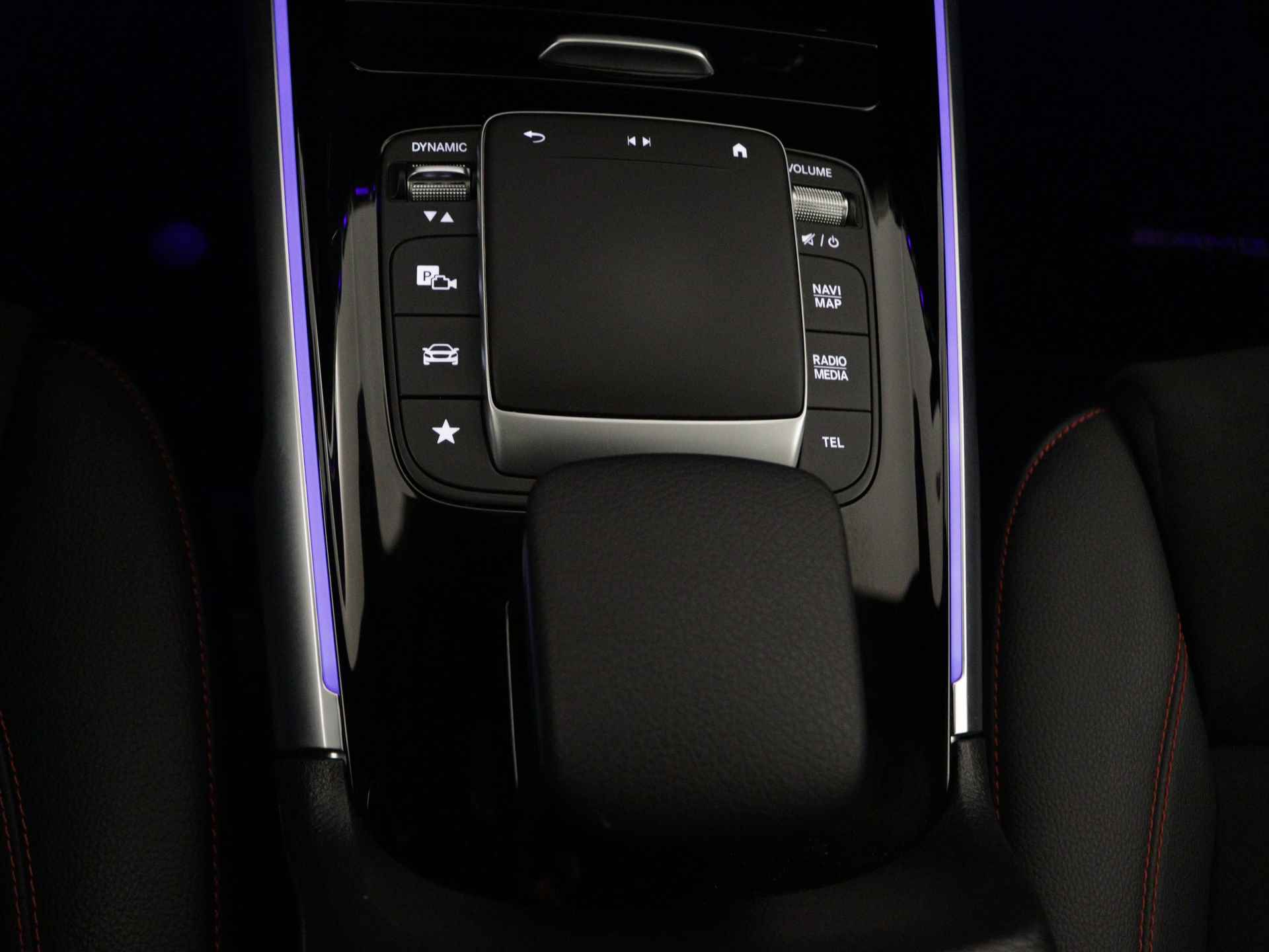 Mercedes-Benz EQB 300 4MATIC AMG Line 67 kWh | Panoramadak | Head-up Display | 360 Camera | Navigatie | Stoelgeheugen | | Inclusief 24 maanden Mercedes-Benz Certified garantie voor Europa. - 13/44