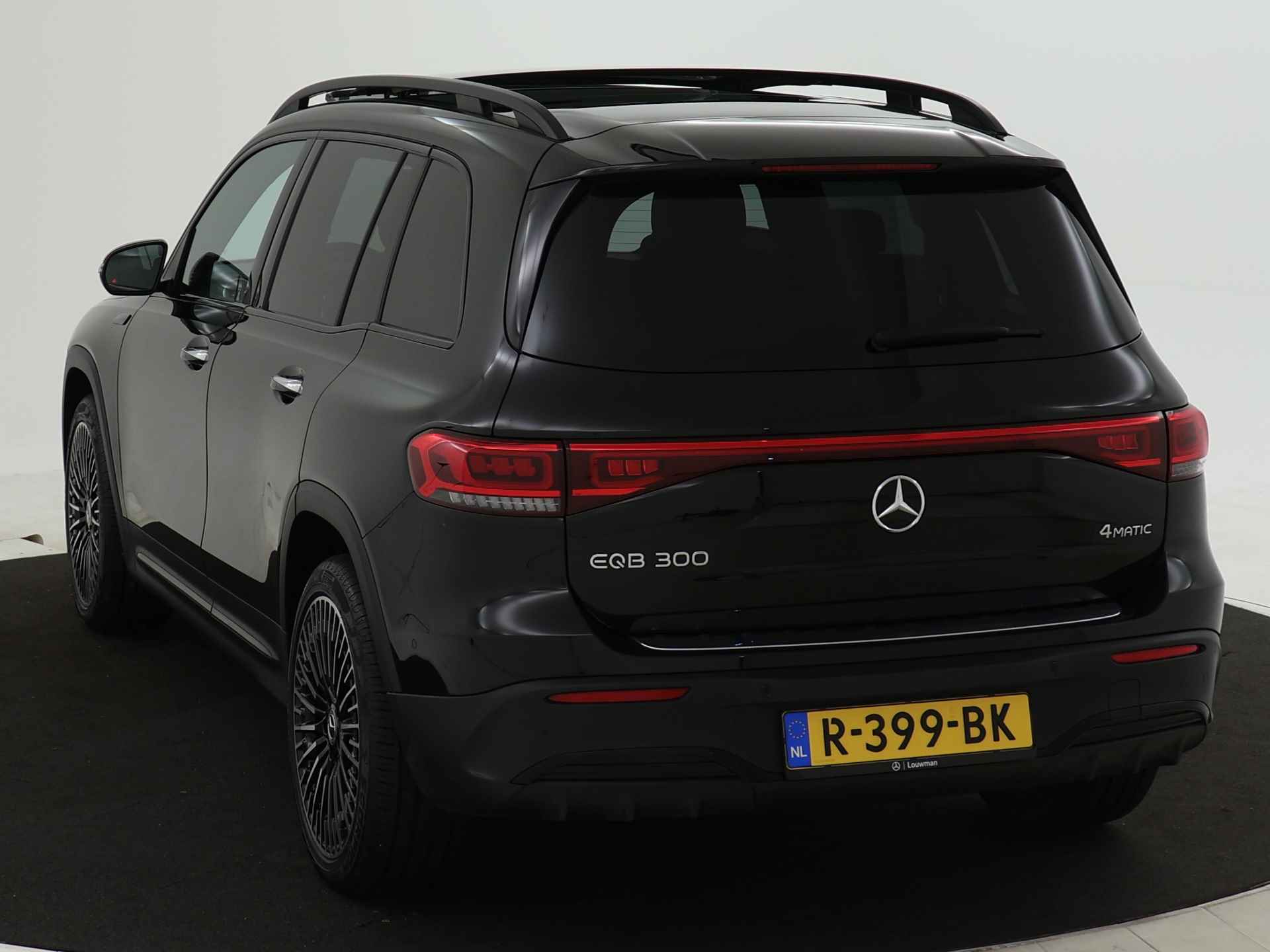 Mercedes-Benz EQB 300 4MATIC AMG Line 67 kWh | Panoramadak | Head-up Display | 360 Camera | Navigatie | Stoelgeheugen | | Inclusief 24 maanden Mercedes-Benz Certified garantie voor Europa. - 17/44