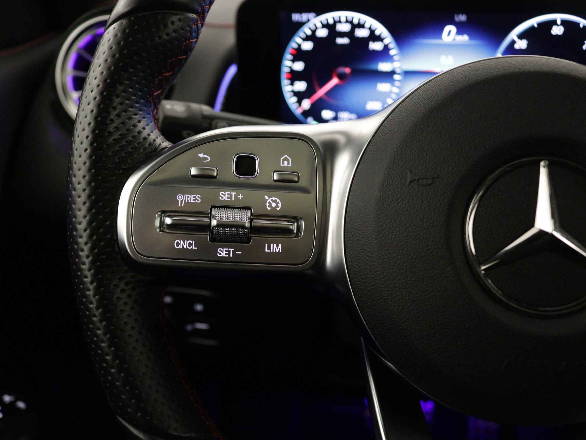 Mercedes-Benz EQB 300 4MATIC AMG Line 67 kWh | Panoramadak | Head-up Display | 360 Camera | Navigatie | Stoelgeheugen | | Inclusief 24 maanden Mercedes-Benz Certified garantie voor Europa. - 23/44