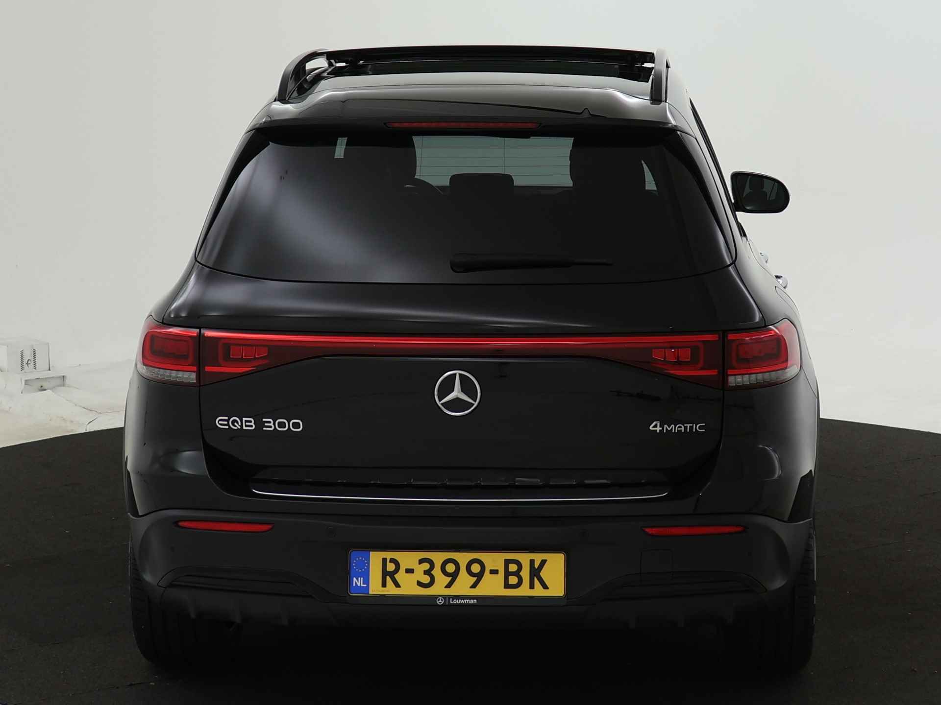 Mercedes-Benz EQB 300 4MATIC AMG Line 67 kWh | Panoramadak | Head-up Display | 360 Camera | Navigatie | Stoelgeheugen | | Inclusief 24 maanden Mercedes-Benz Certified garantie voor Europa. - 30/44