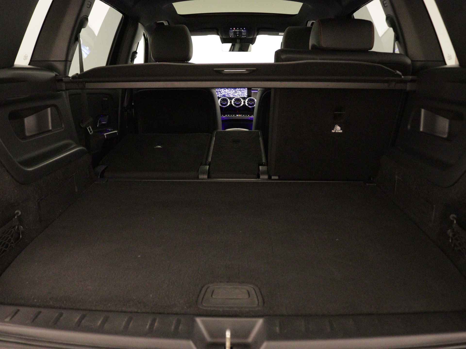 Mercedes-Benz EQB 300 4MATIC AMG Line 67 kWh | Panoramadak | Head-up Display | 360 Camera | Navigatie | Stoelgeheugen | | Inclusief 24 maanden Mercedes-Benz Certified garantie voor Europa. - 39/44