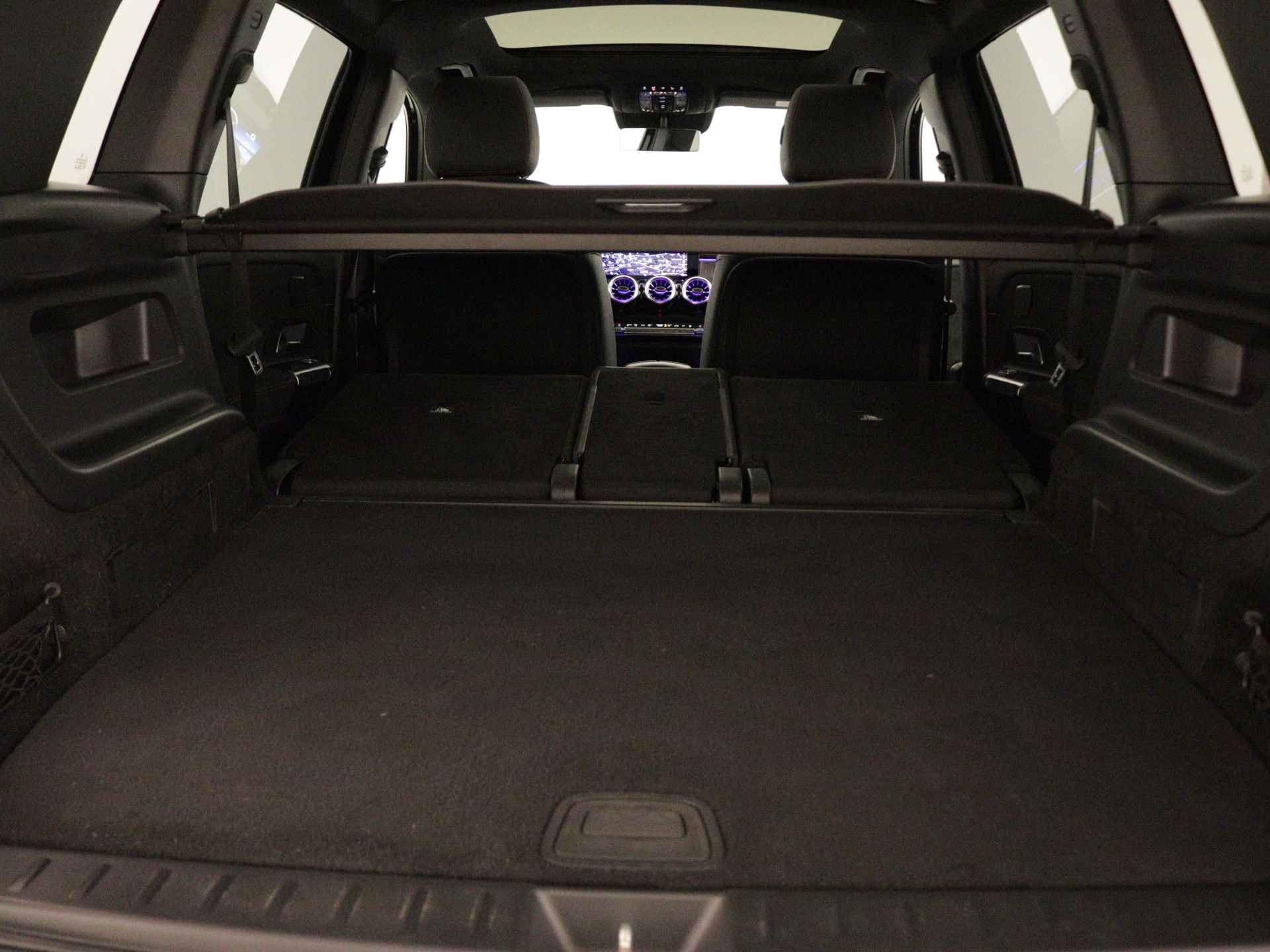 Mercedes-Benz EQB 300 4MATIC AMG Line 67 kWh | Panoramadak | Head-up Display | 360 Camera | Navigatie | Stoelgeheugen | | Inclusief 24 maanden Mercedes-Benz Certified garantie voor Europa. - 40/44