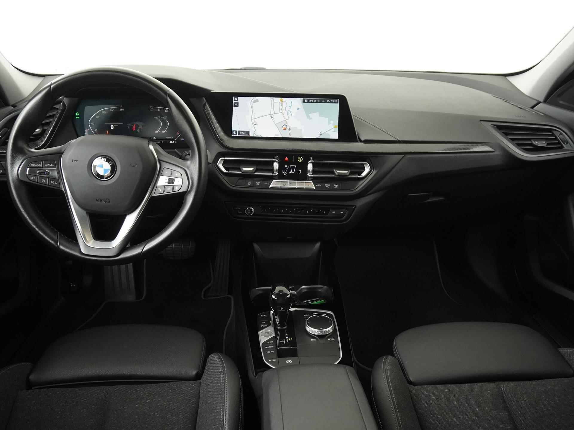 BMW 1-serie 118i Sport Line Shadow | LED | Carplay | Live cockpit pro | Trekhaak |  Zondag Open! - 5/37
