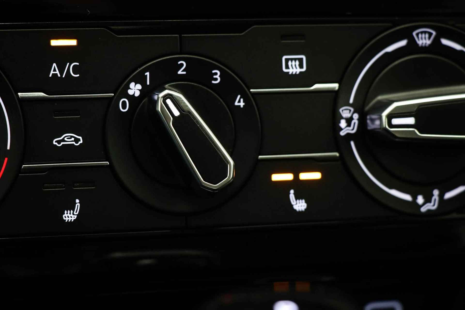 Volkswagen T-Cross 1.0 TSI Life Edition | LED | STOELVERWARMING | DAB | APPLE | CAMERA - 35/52