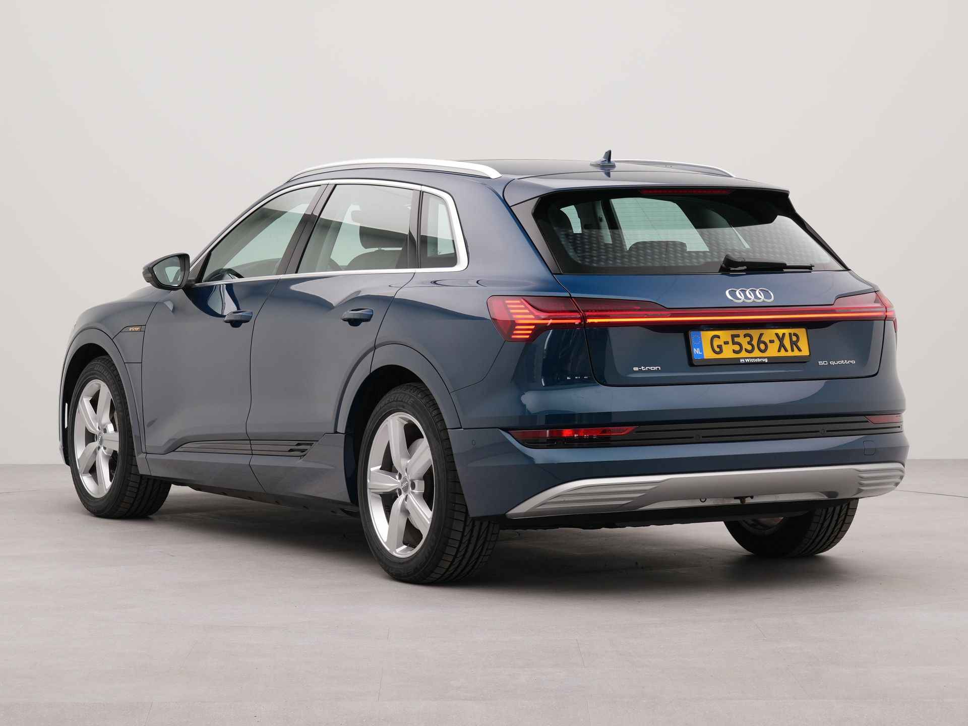 Audi e-tron e-tron 50 quattro Launch edition plus 71 kWh | Appconnect | Autom. schuif-kantel dak | Lederen bekleding | Parkeersensoren voor en achter | Electr.verstelbare voorstoelen | Bestuurdersstoel verwarmd | Navigatie |  Climatronic | - 3/46